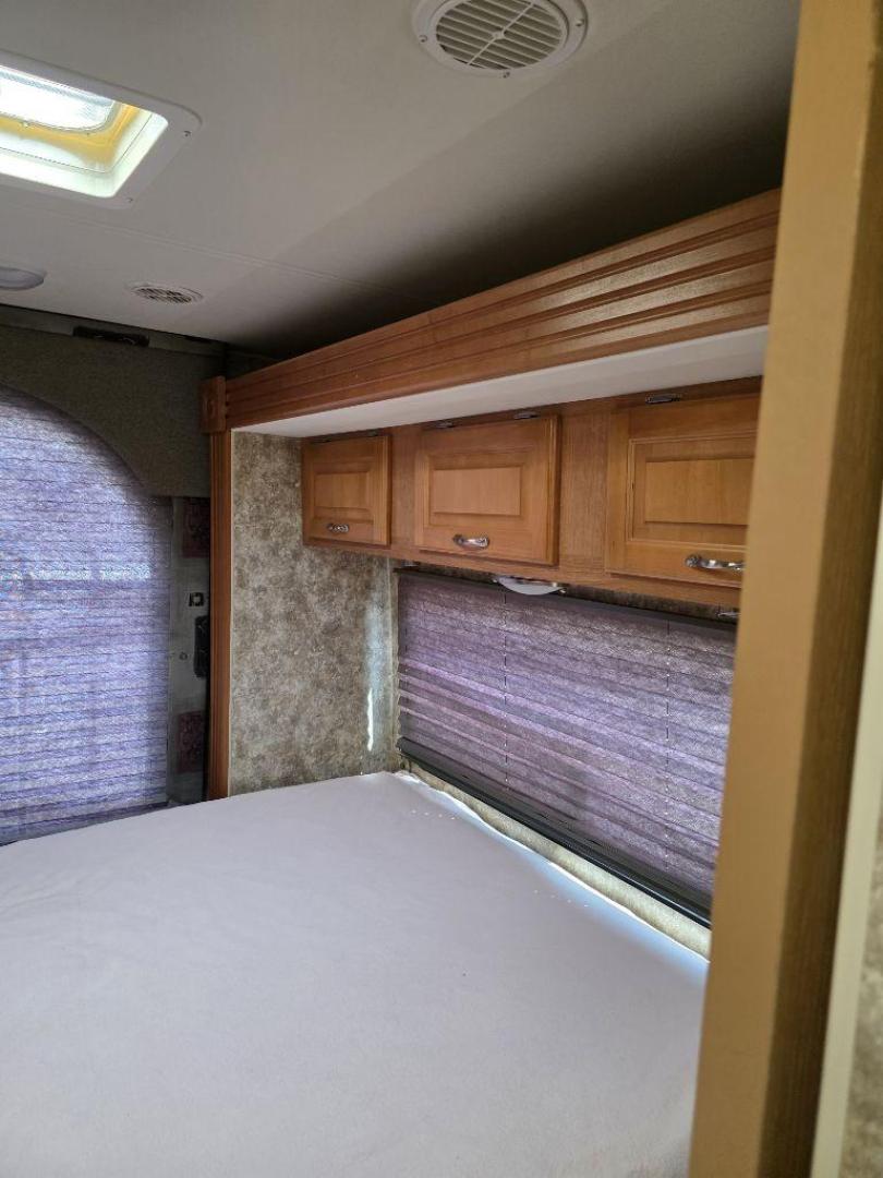 2006 WHITE FORD ECONOLINE E450 SUPER DUTY CUTAWAY VAN (1FDXE45S46H) with an 6.8L engine, Automatic transmission, located at 495 Old Highway 20 West, South Sioux City, NE, 68776, (402) 494-2677, 42.458408, -96.443512 - Photo#8