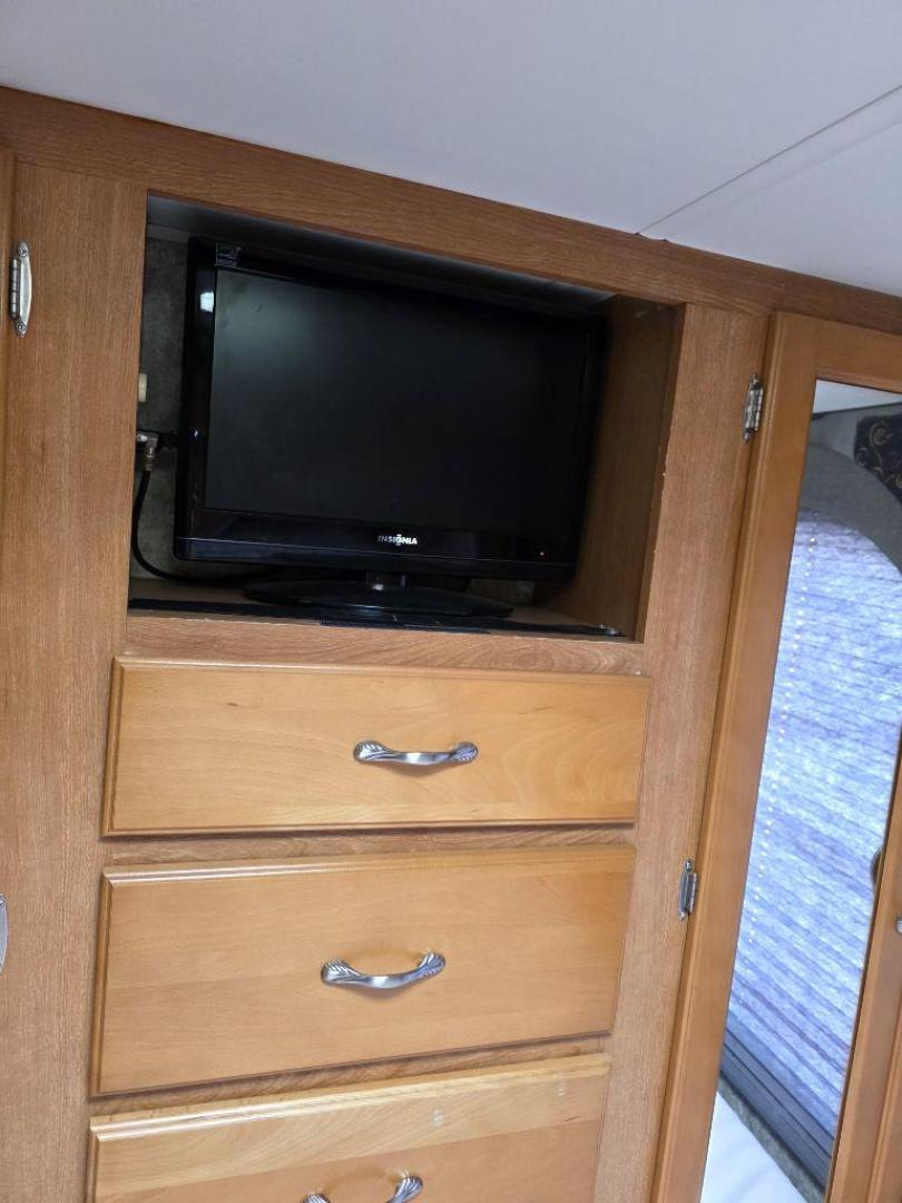 2006 WHITE FORD ECONOLINE E450 SUPER DUTY CUTAWAY VAN (1FDXE45S46H) with an 6.8L engine, Automatic transmission, located at 495 Old Highway 20 West, South Sioux City, NE, 68776, (402) 494-2677, 42.458408, -96.443512 - Photo#9