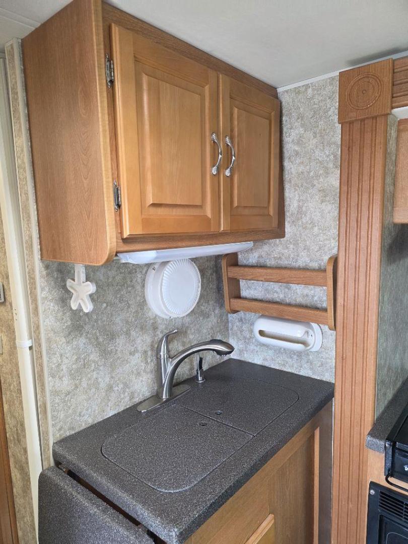 2006 WHITE FORD ECONOLINE E450 SUPER DUTY CUTAWAY VAN (1FDXE45S46H) with an 6.8L engine, Automatic transmission, located at 495 Old Highway 20 West, South Sioux City, NE, 68776, (402) 494-2677, 42.458408, -96.443512 - Photo#18