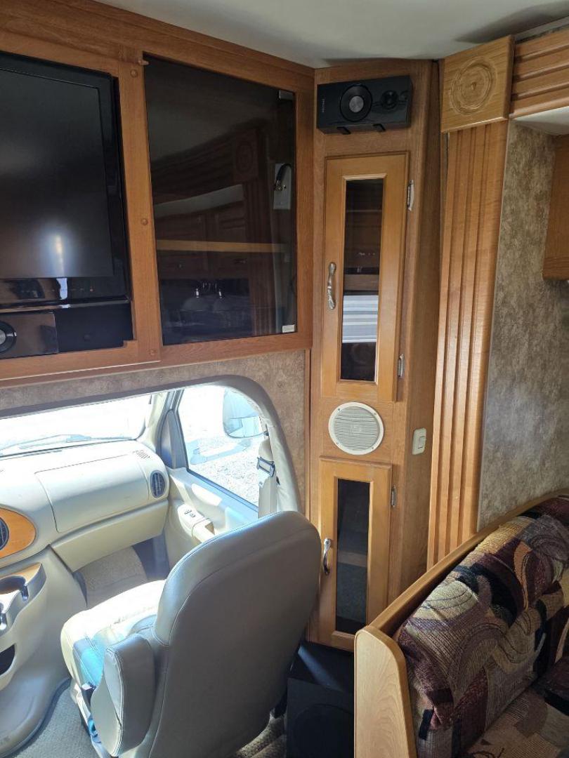 2006 WHITE FORD ECONOLINE E450 SUPER DUTY CUTAWAY VAN (1FDXE45S46H) with an 6.8L engine, Automatic transmission, located at 495 Old Highway 20 West, South Sioux City, NE, 68776, (402) 494-2677, 42.458408, -96.443512 - Photo#22