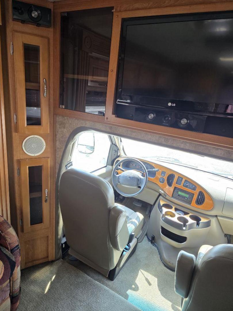 2006 WHITE FORD ECONOLINE E450 SUPER DUTY CUTAWAY VAN (1FDXE45S46H) with an 6.8L engine, Automatic transmission, located at 495 Old Highway 20 West, South Sioux City, NE, 68776, (402) 494-2677, 42.458408, -96.443512 - Photo#23