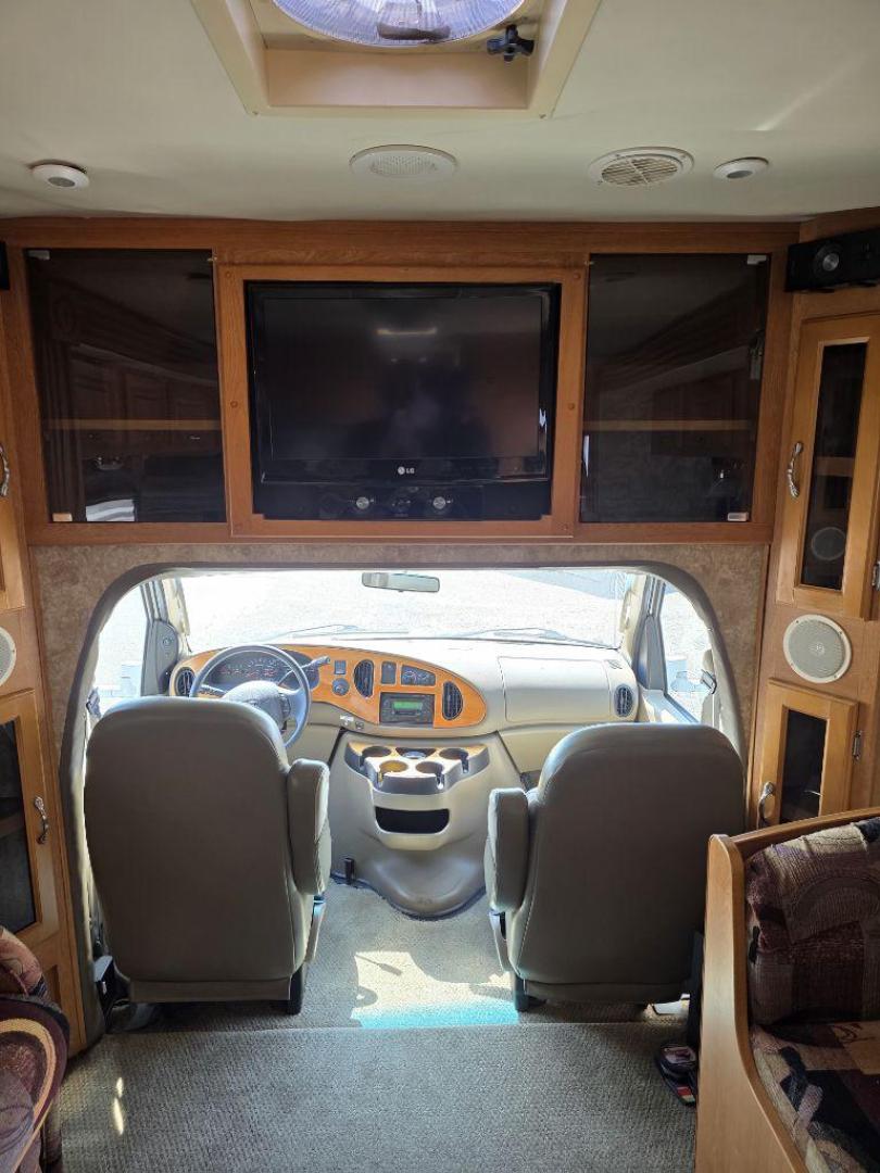 2006 WHITE FORD ECONOLINE E450 SUPER DUTY CUTAWAY VAN (1FDXE45S46H) with an 6.8L engine, Automatic transmission, located at 495 Old Highway 20 West, South Sioux City, NE, 68776, (402) 494-2677, 42.458408, -96.443512 - Photo#24
