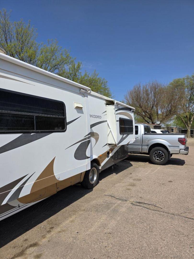 2006 WHITE FORD ECONOLINE E450 SUPER DUTY CUTAWAY VAN (1FDXE45S46H) with an 6.8L engine, Automatic transmission, located at 495 Old Highway 20 West, South Sioux City, NE, 68776, (402) 494-2677, 42.458408, -96.443512 - Photo#34