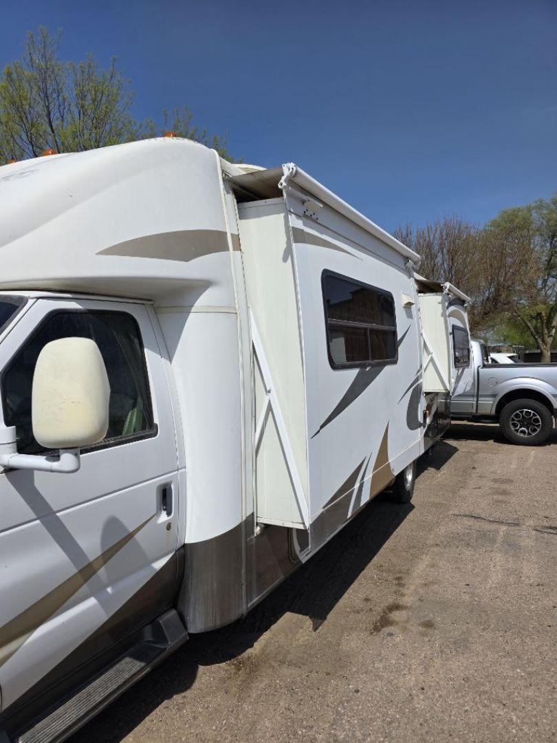 2006 WHITE FORD ECONOLINE E450 SUPER DUTY CUTAWAY VAN (1FDXE45S46H) with an 6.8L engine, Automatic transmission, located at 495 Old Highway 20 West, South Sioux City, NE, 68776, (402) 494-2677, 42.458408, -96.443512 - Photo#35