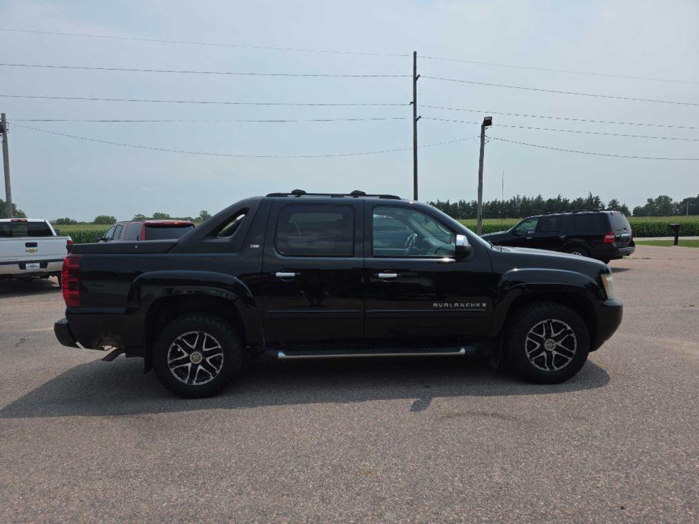 2007 BLACK CHEVROLET AVALANCHE 1500 (3GNFK12397G) with an 5.3L engine, Automatic transmission, located at 495 Old Highway 20 West, South Sioux City, NE, 68776, (402) 494-2677, 42.458408, -96.443512 - Photo#0