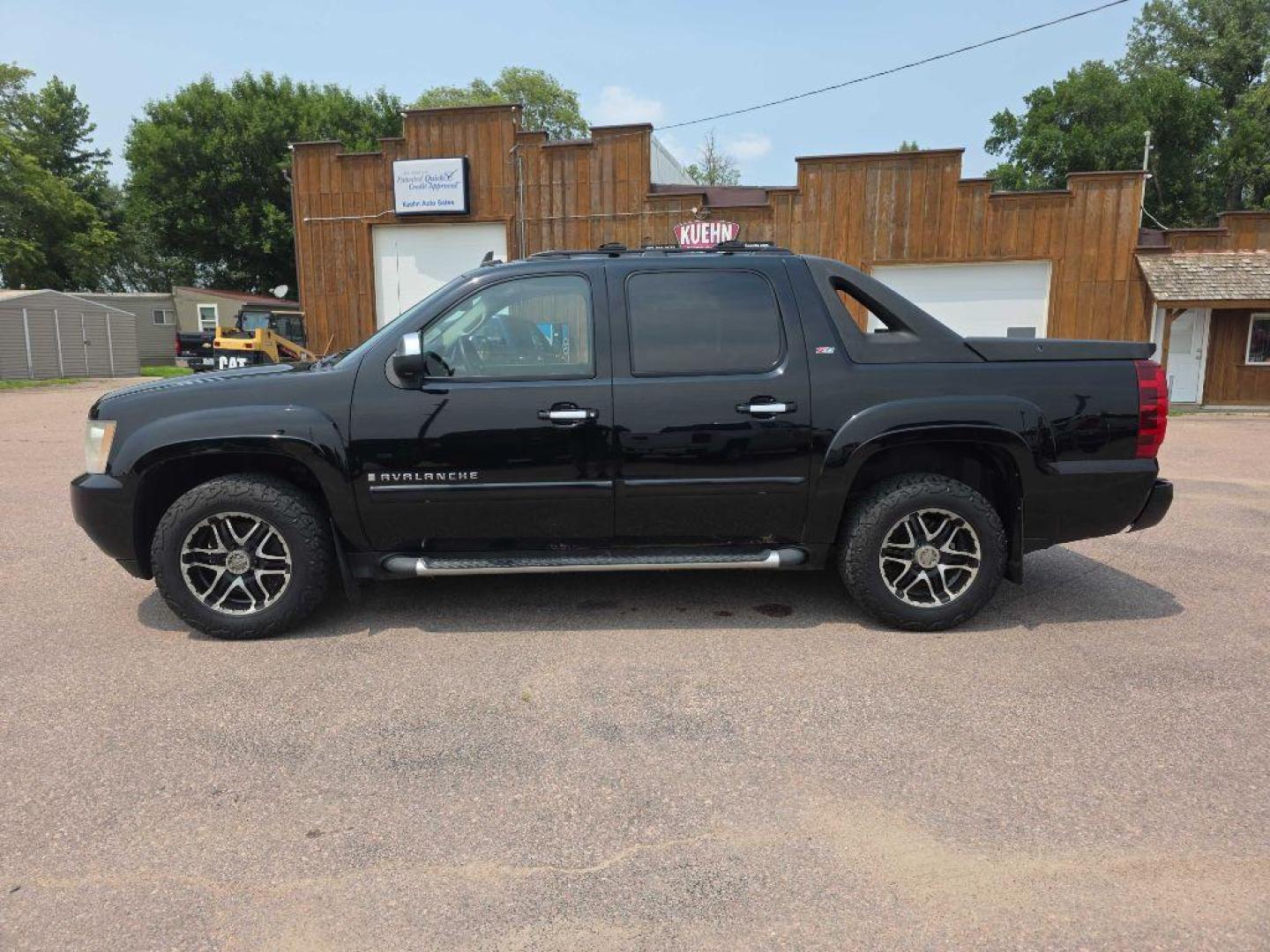 2007 BLACK CHEVROLET AVALANCHE 1500 (3GNFK12397G) with an 5.3L engine, Automatic transmission, located at 495 Old Highway 20 West, South Sioux City, NE, 68776, (402) 494-2677, 42.458408, -96.443512 - Photo#1