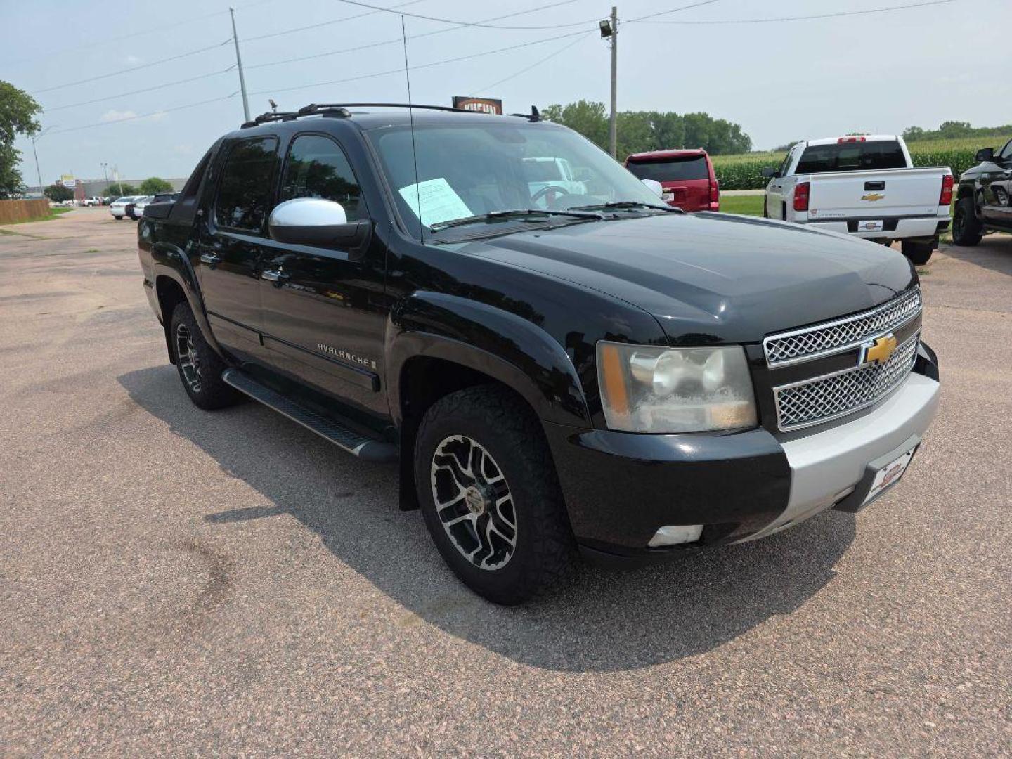 2007 BLACK CHEVROLET AVALANCHE 1500 (3GNFK12397G) with an 5.3L engine, Automatic transmission, located at 495 Old Highway 20 West, South Sioux City, NE, 68776, (402) 494-2677, 42.458408, -96.443512 - Photo#5