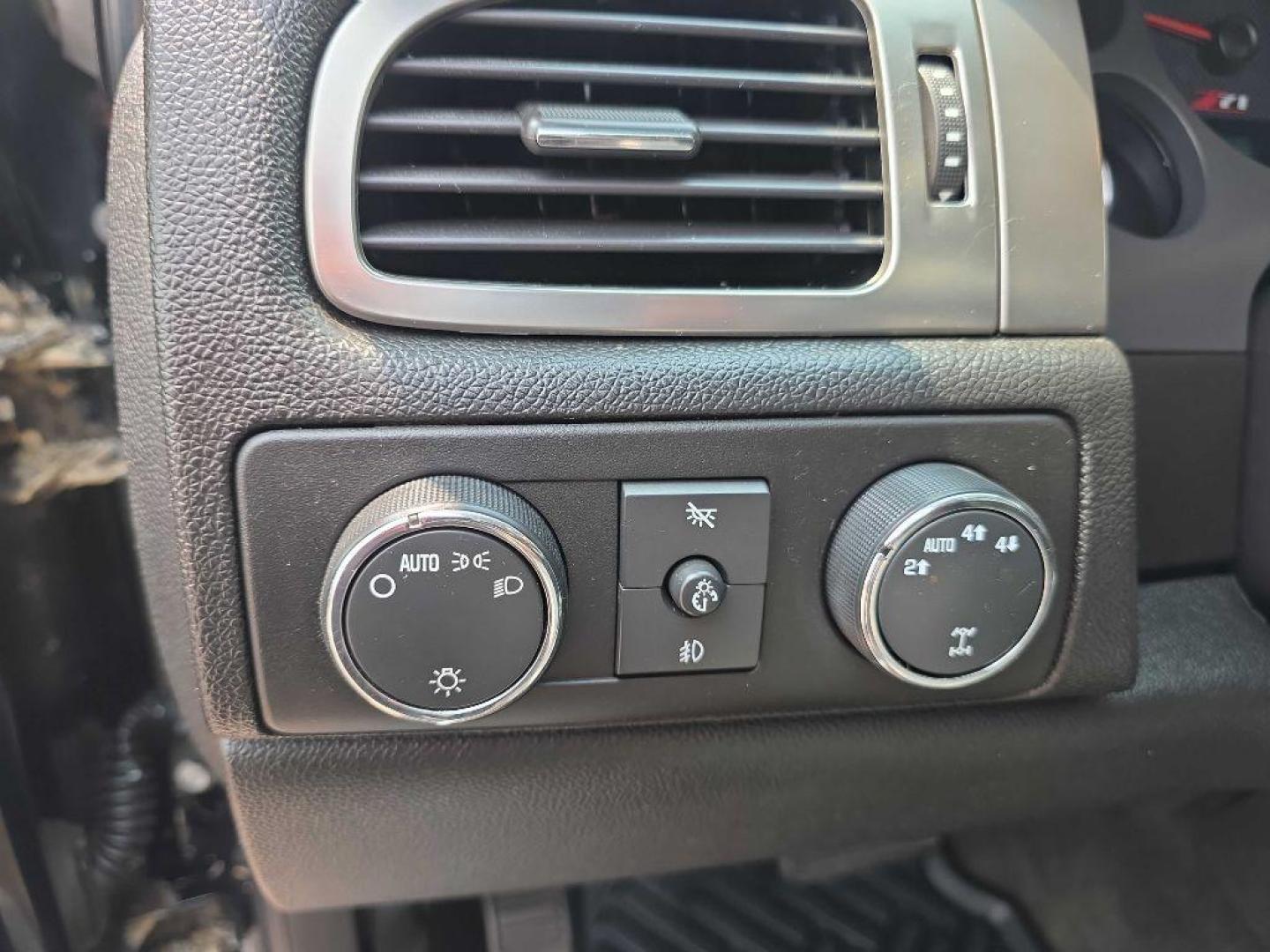 2007 BLACK CHEVROLET AVALANCHE 1500 (3GNFK12397G) with an 5.3L engine, Automatic transmission, located at 495 Old Highway 20 West, South Sioux City, NE, 68776, (402) 494-2677, 42.458408, -96.443512 - Photo#8