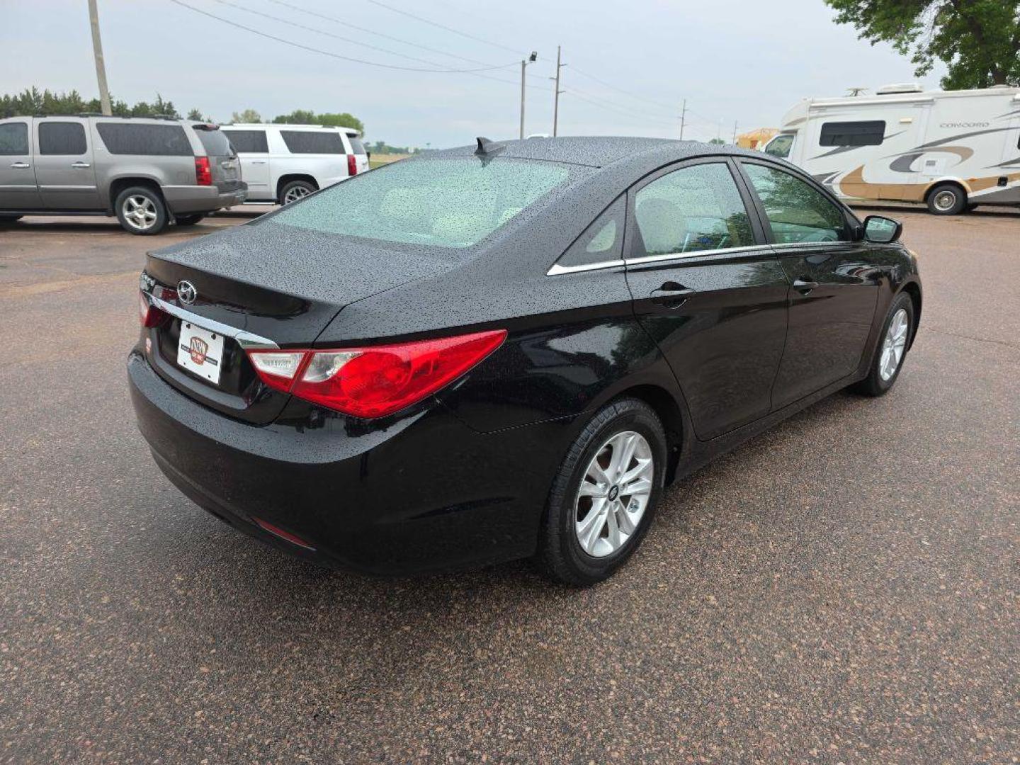 2013 BLACK HYUNDAI SONATA GLS (5NPEB4AC6DH) with an 2.4L engine, Automatic transmission, located at 495 Old Highway 20 West, South Sioux City, NE, 68776, (402) 494-2677, 42.458408, -96.443512 - Photo#3
