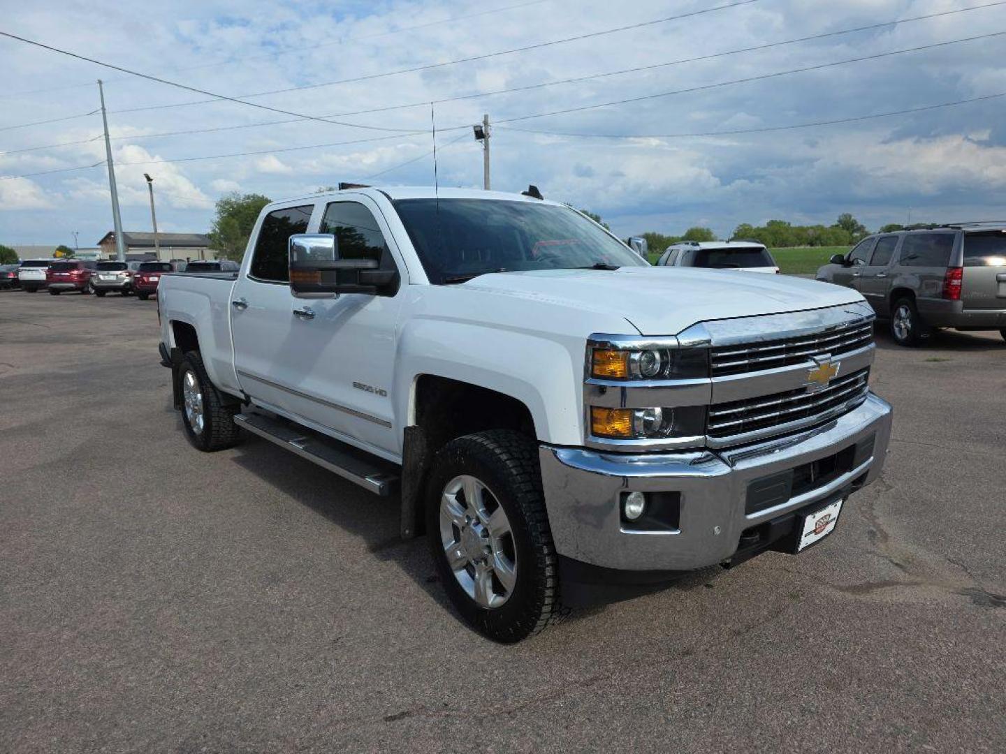 2018 WHITE CHEVROLET SILVERADO 2500 HEAVY DUTY LTZ (1GC1KWEG6JF) with an 6.0L engine, Automatic transmission, located at 495 Old Highway 20 West, South Sioux City, NE, 68776, (402) 494-2677, 42.458408, -96.443512 - Photo#2