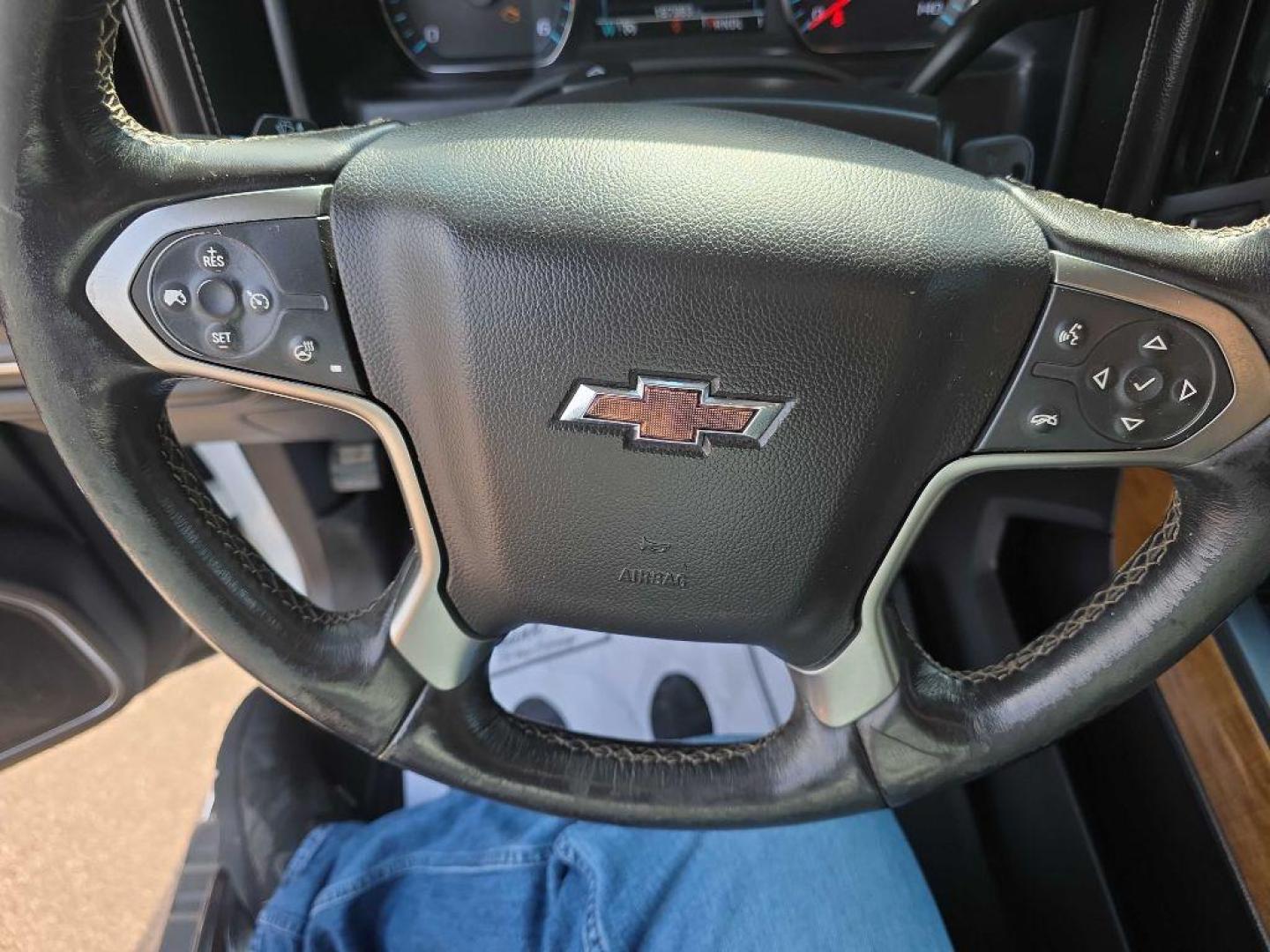 2018 WHITE CHEVROLET SILVERADO 2500 HEAVY DUTY LTZ (1GC1KWEG6JF) with an 6.0L engine, Automatic transmission, located at 495 Old Highway 20 West, South Sioux City, NE, 68776, (402) 494-2677, 42.458408, -96.443512 - Photo#13