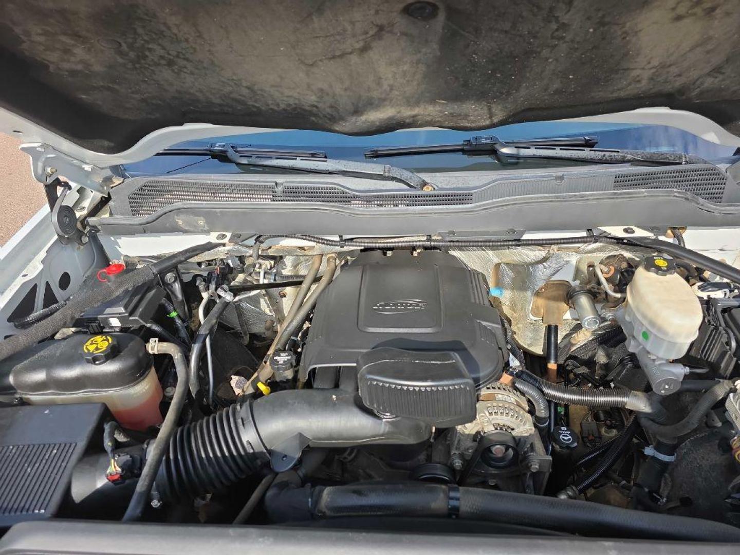 2018 WHITE CHEVROLET SILVERADO 2500 HEAVY DUTY LTZ (1GC1KWEG6JF) with an 6.0L engine, Automatic transmission, located at 495 Old Highway 20 West, South Sioux City, NE, 68776, (402) 494-2677, 42.458408, -96.443512 - Photo#16