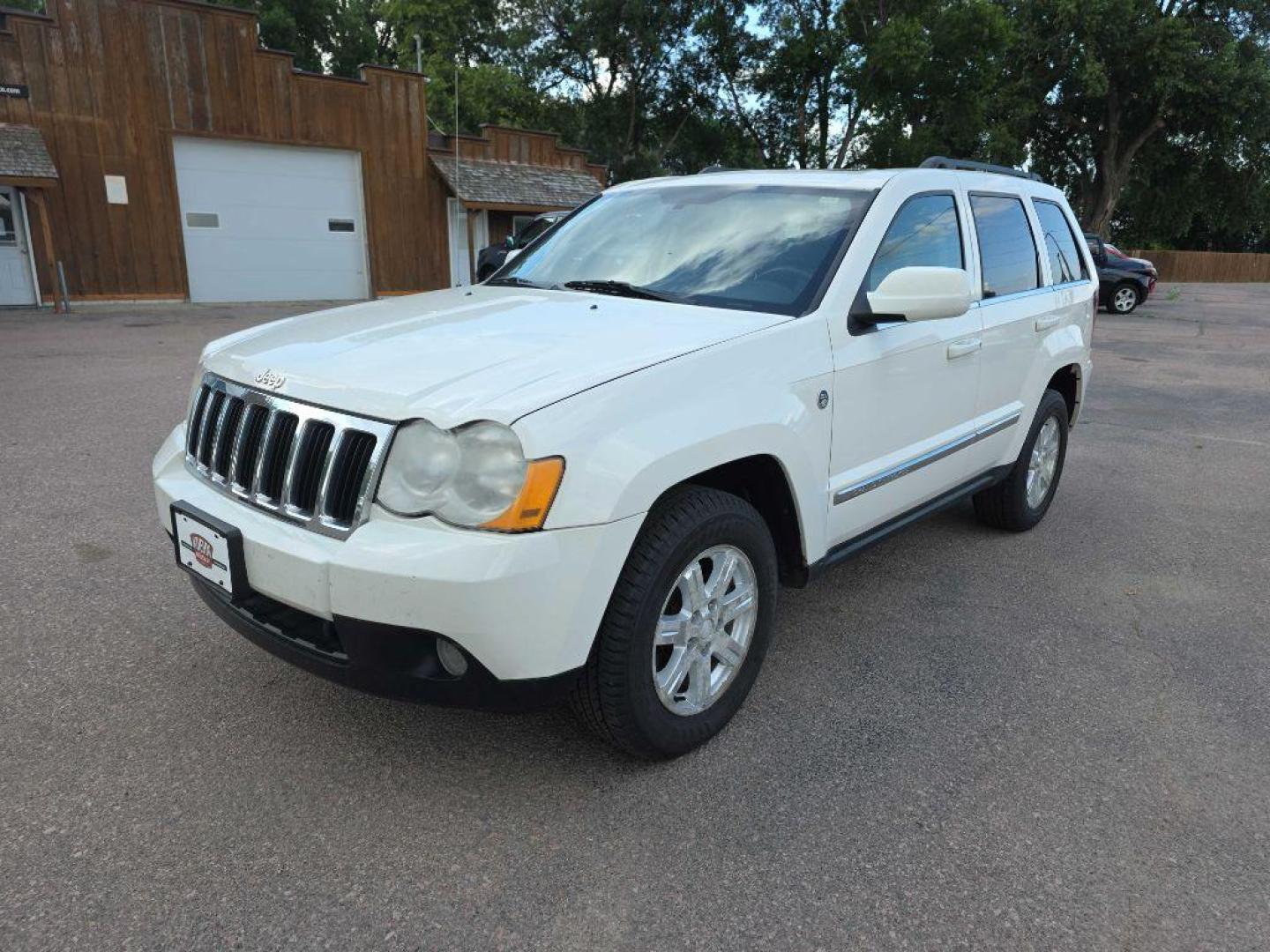 2008 WHITE JEEP GRAND CHEROKEE LIMITED (1J8HR58278C) with an 5.7L engine, Automatic transmission, located at 495 Old Highway 20 West, South Sioux City, NE, 68776, (402) 494-2677, 42.458408, -96.443512 - Photo#0