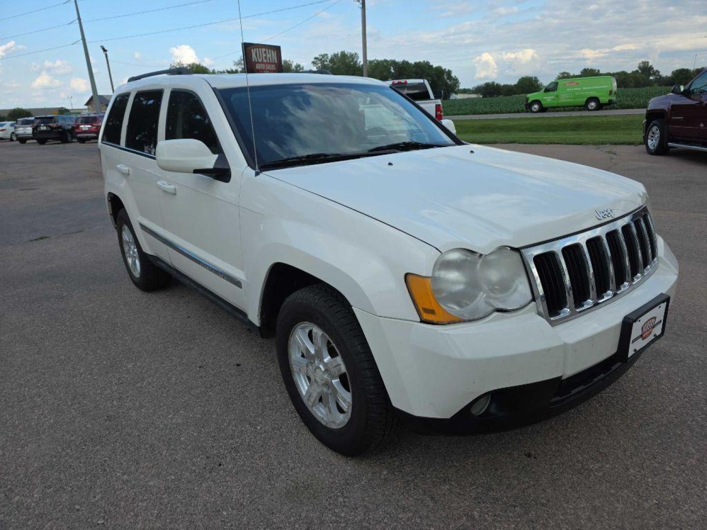 2008 WHITE JEEP GRAND CHEROKEE LIMITED (1J8HR58278C) with an 5.7L engine, Automatic transmission, located at 495 Old Highway 20 West, South Sioux City, NE, 68776, (402) 494-2677, 42.458408, -96.443512 - Photo#5
