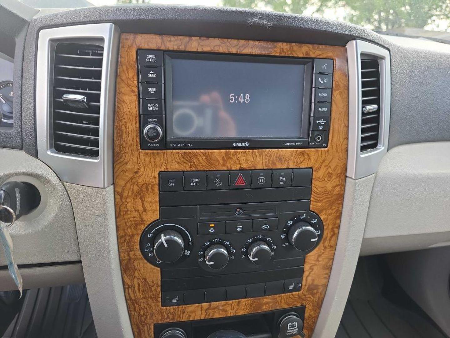 2008 WHITE JEEP GRAND CHEROKEE LIMITED (1J8HR58278C) with an 5.7L engine, Automatic transmission, located at 495 Old Highway 20 West, South Sioux City, NE, 68776, (402) 494-2677, 42.458408, -96.443512 - Photo#14