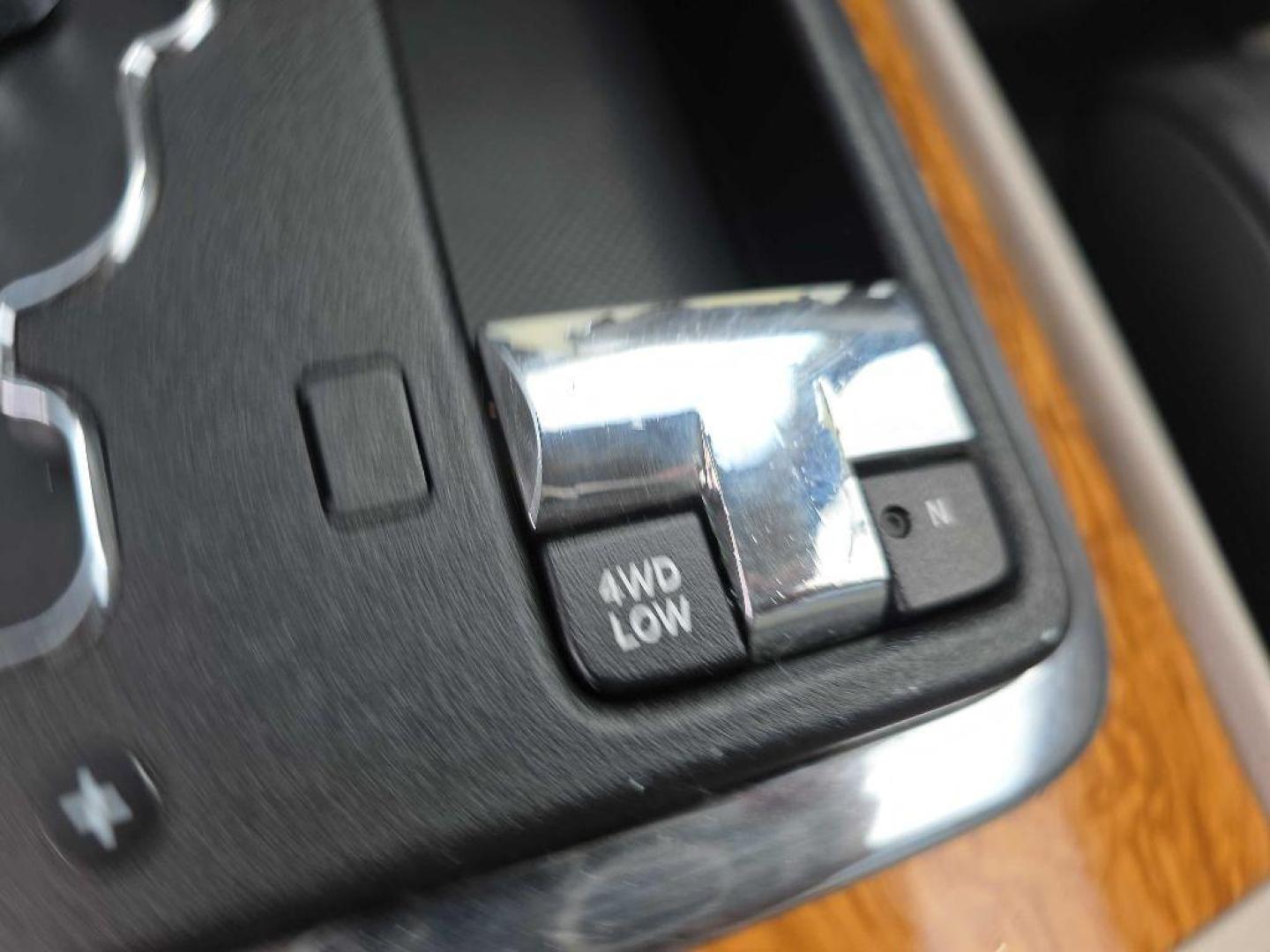 2008 WHITE JEEP GRAND CHEROKEE LIMITED (1J8HR58278C) with an 5.7L engine, Automatic transmission, located at 495 Old Highway 20 West, South Sioux City, NE, 68776, (402) 494-2677, 42.458408, -96.443512 - Photo#15