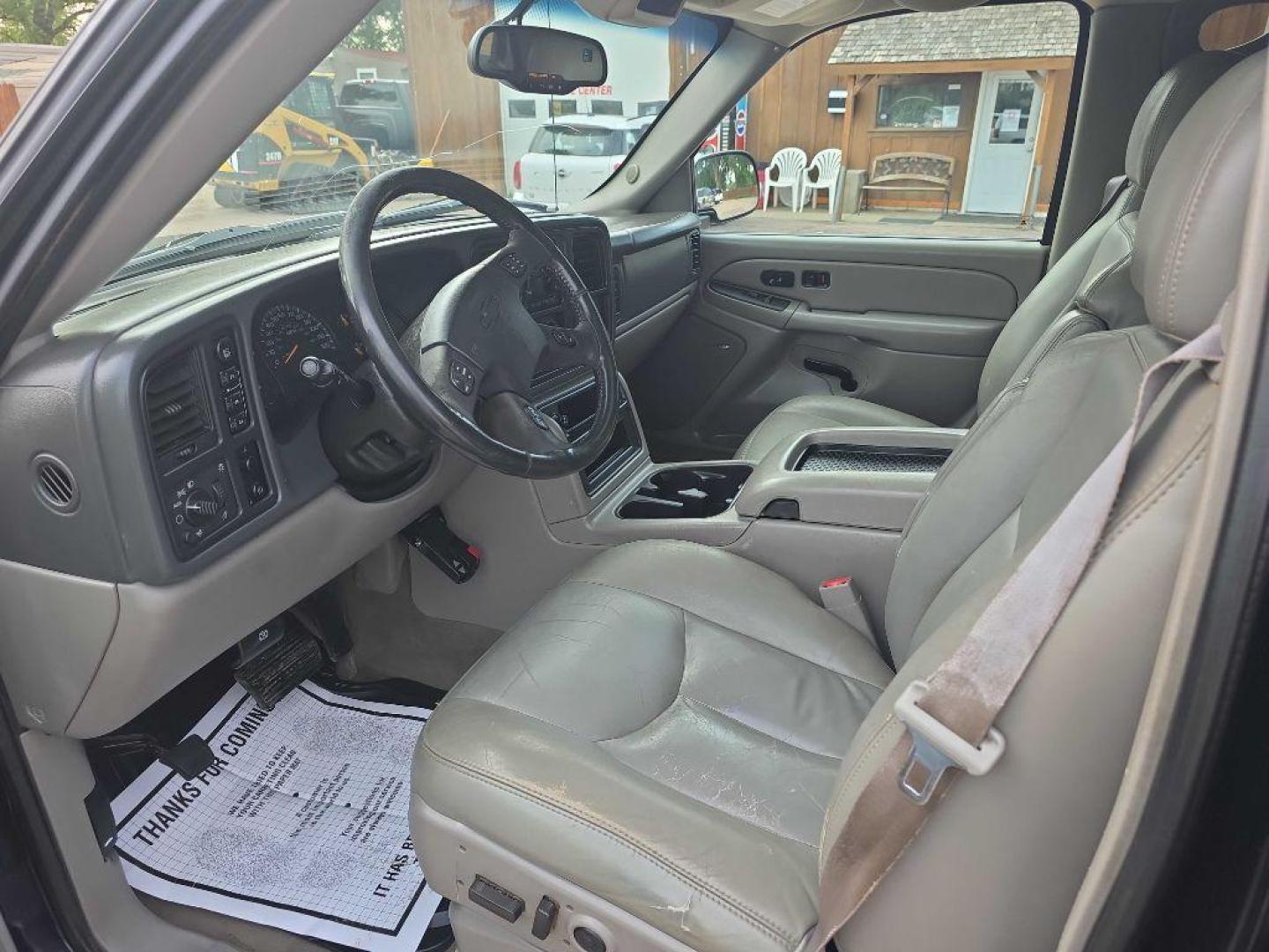 2005 BLACK CHEVROLET AVALANCHE 1500 (3GNEK12Z65G) with an 5.3L engine, Automatic transmission, located at 495 Old Highway 20 West, South Sioux City, NE, 68776, (402) 494-2677, 42.458408, -96.443512 - Photo#6