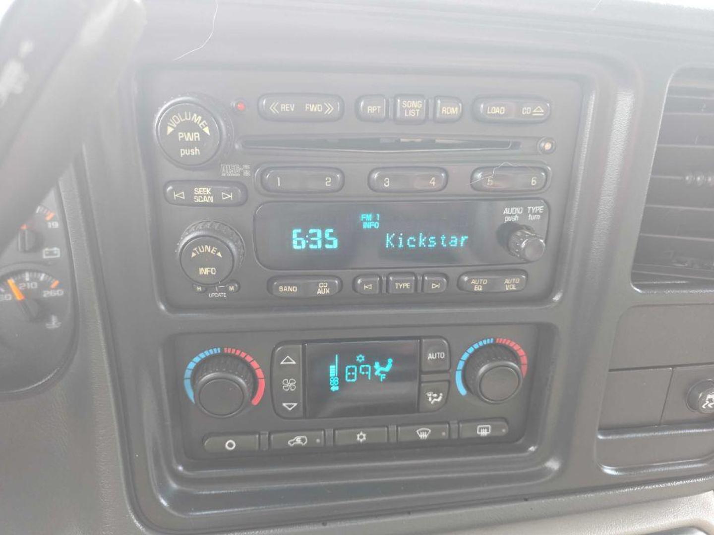2005 BLACK CHEVROLET AVALANCHE 1500 (3GNEK12Z65G) with an 5.3L engine, Automatic transmission, located at 495 Old Highway 20 West, South Sioux City, NE, 68776, (402) 494-2677, 42.458408, -96.443512 - Photo#8