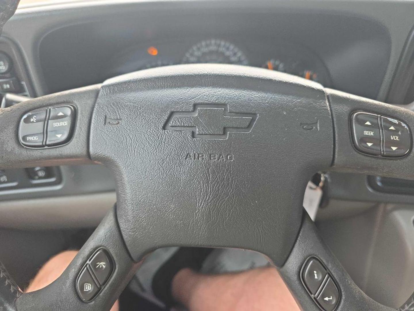 2005 BLACK CHEVROLET AVALANCHE 1500 (3GNEK12Z65G) with an 5.3L engine, Automatic transmission, located at 495 Old Highway 20 West, South Sioux City, NE, 68776, (402) 494-2677, 42.458408, -96.443512 - Photo#10