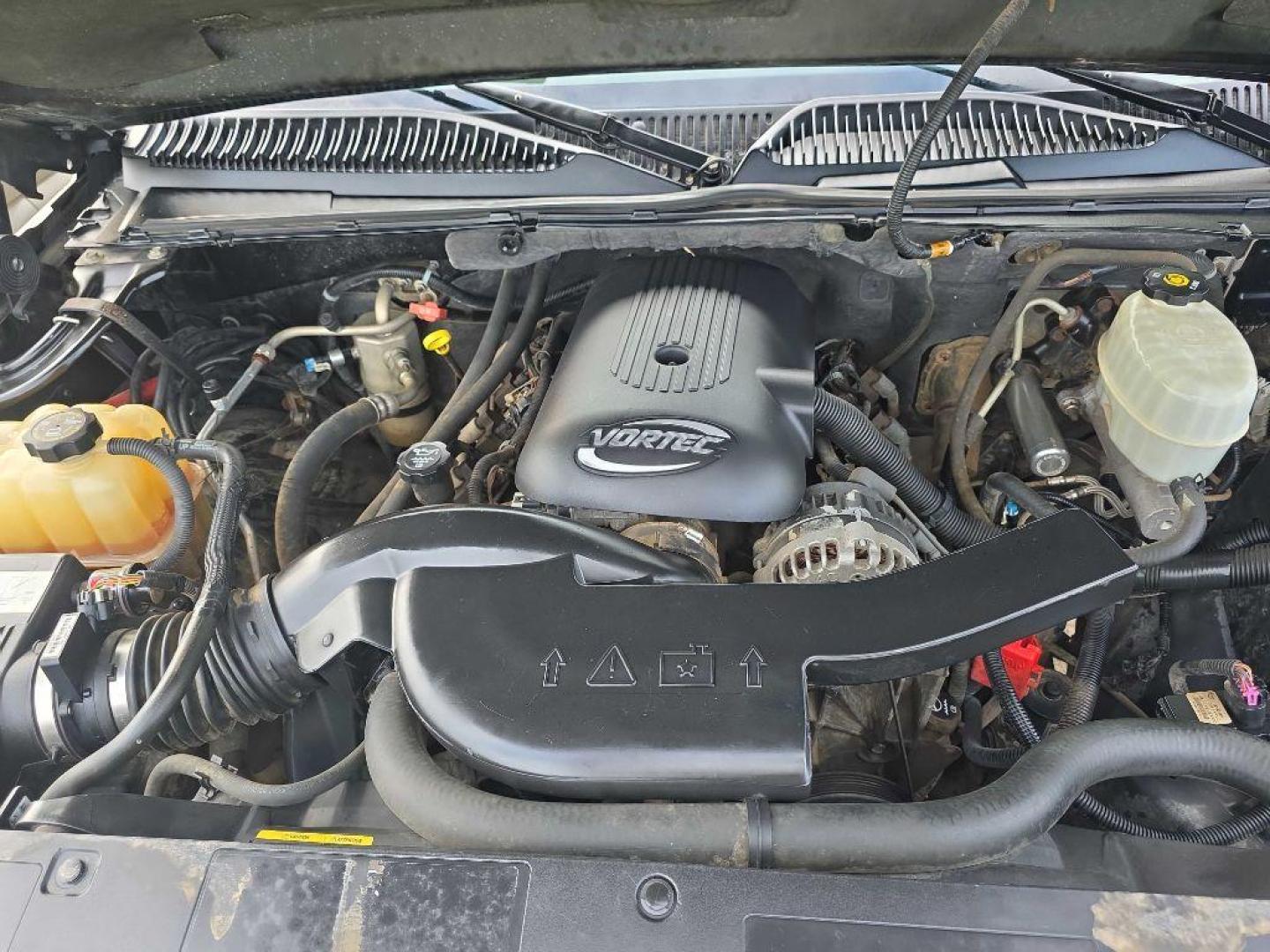 2005 BLACK CHEVROLET AVALANCHE 1500 (3GNEK12Z65G) with an 5.3L engine, Automatic transmission, located at 495 Old Highway 20 West, South Sioux City, NE, 68776, (402) 494-2677, 42.458408, -96.443512 - Photo#12