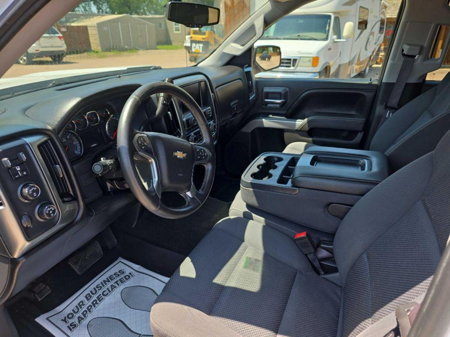 2017 WHITE CHEVROLET SILVERADO 1500 LT (3GCUKREC4HG) with an 5.3L engine, Automatic transmission, located at 495 Old Highway 20 West, South Sioux City, NE, 68776, (402) 494-2677, 42.458408, -96.443512 - Photo#7