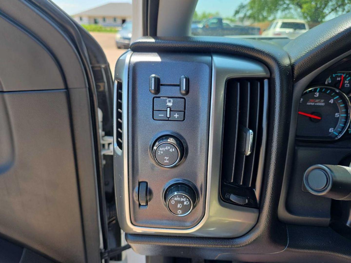 2017 WHITE CHEVROLET SILVERADO 1500 LT (3GCUKREC4HG) with an 5.3L engine, Automatic transmission, located at 495 Old Highway 20 West, South Sioux City, NE, 68776, (402) 494-2677, 42.458408, -96.443512 - Photo#15