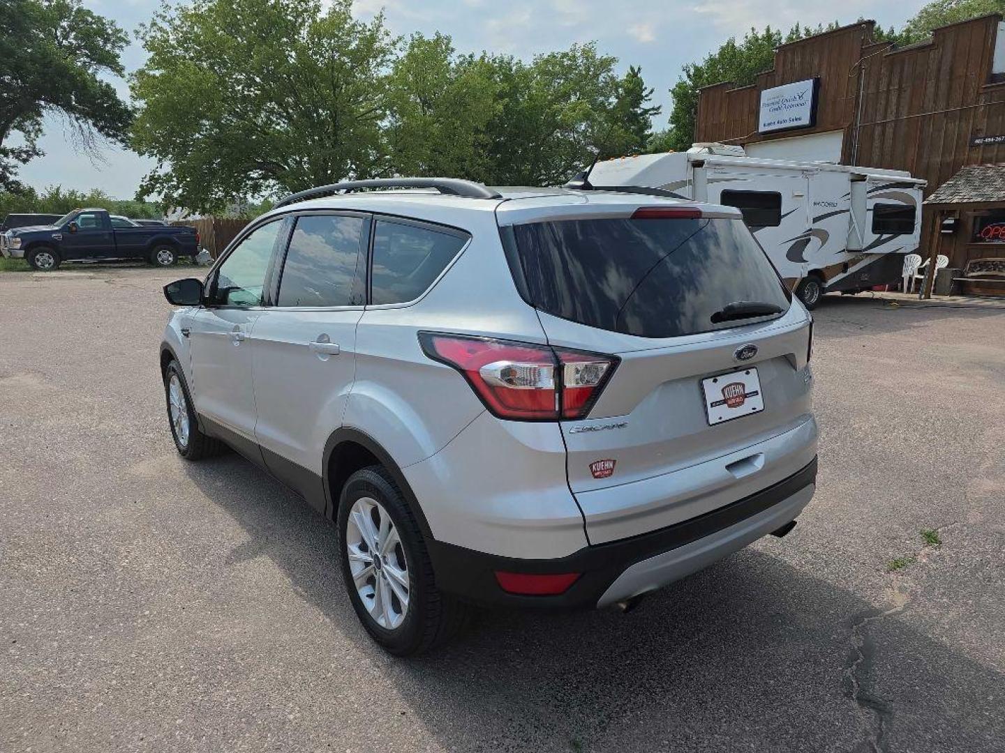 2018 SILVER FORD ESCAPE SE (1FMCU9GD5JU) with an 1.5L engine, Automatic transmission, located at 495 Old Highway 20 West, South Sioux City, NE, 68776, (402) 494-2677, 42.458408, -96.443512 - Photo#2
