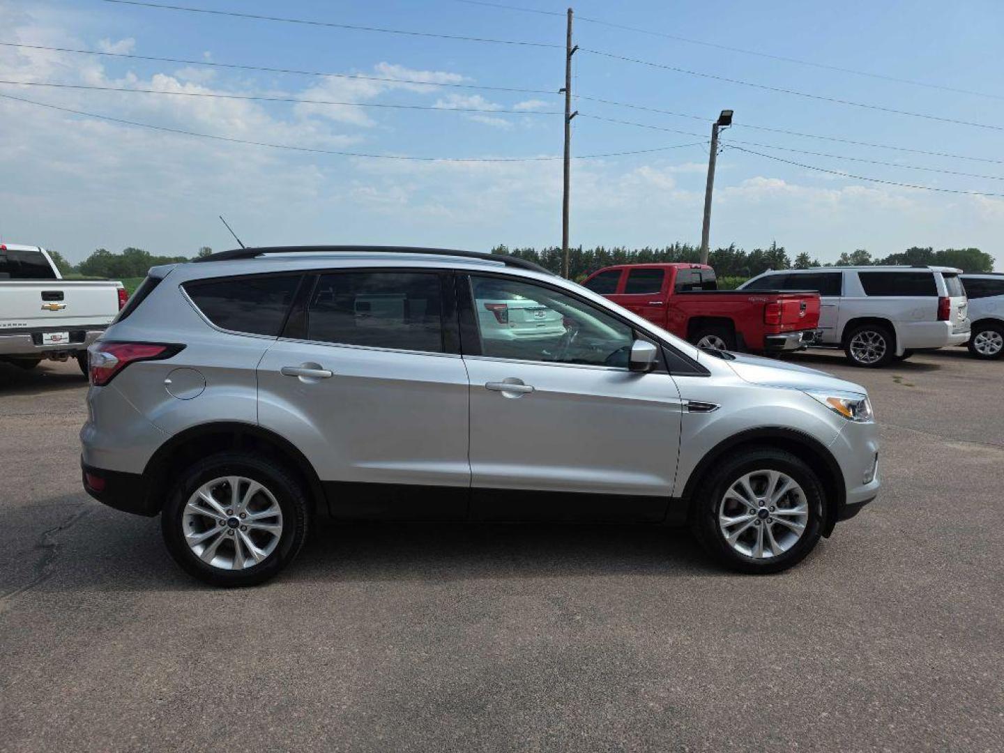 2018 SILVER FORD ESCAPE SE (1FMCU9GD5JU) with an 1.5L engine, Automatic transmission, located at 495 Old Highway 20 West, South Sioux City, NE, 68776, (402) 494-2677, 42.458408, -96.443512 - Photo#4