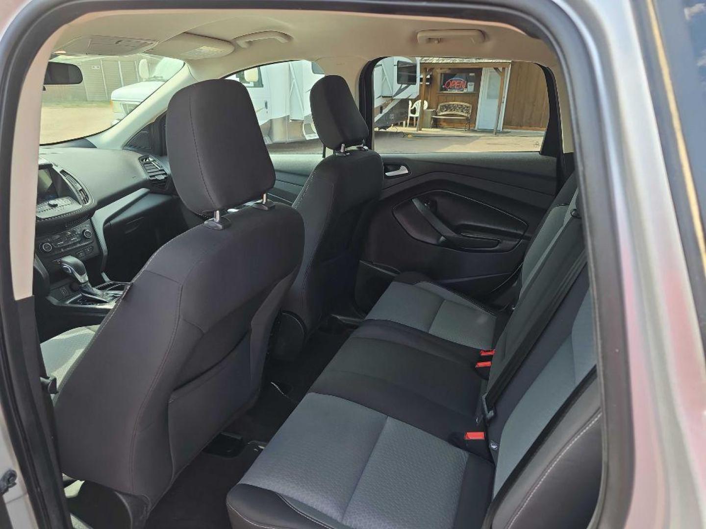 2018 SILVER FORD ESCAPE SE (1FMCU9GD5JU) with an 1.5L engine, Automatic transmission, located at 495 Old Highway 20 West, South Sioux City, NE, 68776, (402) 494-2677, 42.458408, -96.443512 - Photo#6