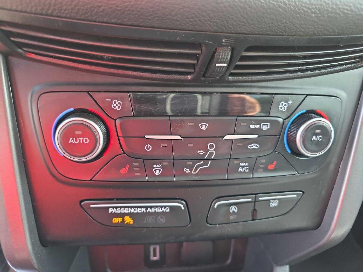 2018 SILVER FORD ESCAPE SE (1FMCU9GD5JU) with an 1.5L engine, Automatic transmission, located at 495 Old Highway 20 West, South Sioux City, NE, 68776, (402) 494-2677, 42.458408, -96.443512 - Photo#9