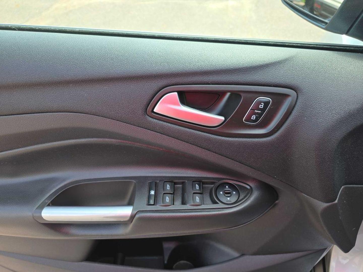 2018 SILVER FORD ESCAPE SE (1FMCU9GD5JU) with an 1.5L engine, Automatic transmission, located at 495 Old Highway 20 West, South Sioux City, NE, 68776, (402) 494-2677, 42.458408, -96.443512 - Photo#18