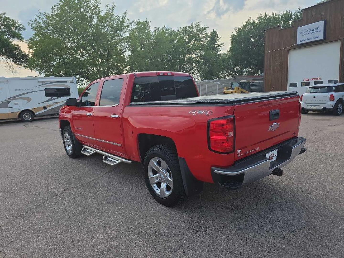 2015 RED CHEVROLET SILVERADO 1500 LTZ (3GCUKSEC3FG) with an 5.3L engine, Automatic transmission, located at 495 Old Highway 20 West, South Sioux City, NE, 68776, (402) 494-2677, 42.458408, -96.443512 - Photo#2