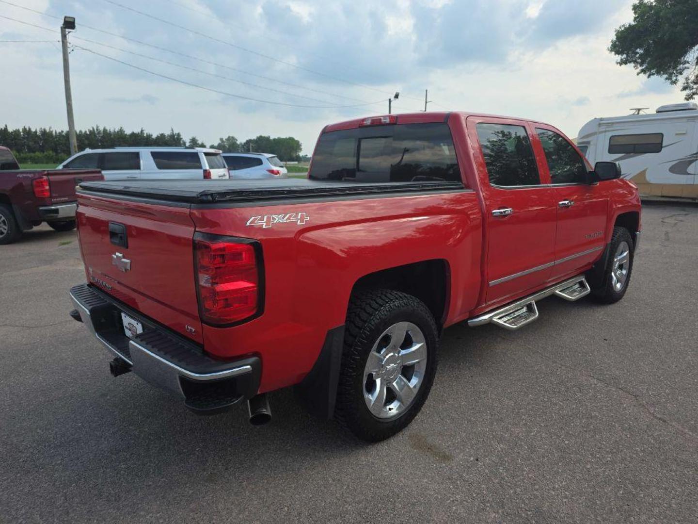 2015 RED CHEVROLET SILVERADO 1500 LTZ (3GCUKSEC3FG) with an 5.3L engine, Automatic transmission, located at 495 Old Highway 20 West, South Sioux City, NE, 68776, (402) 494-2677, 42.458408, -96.443512 - Photo#3