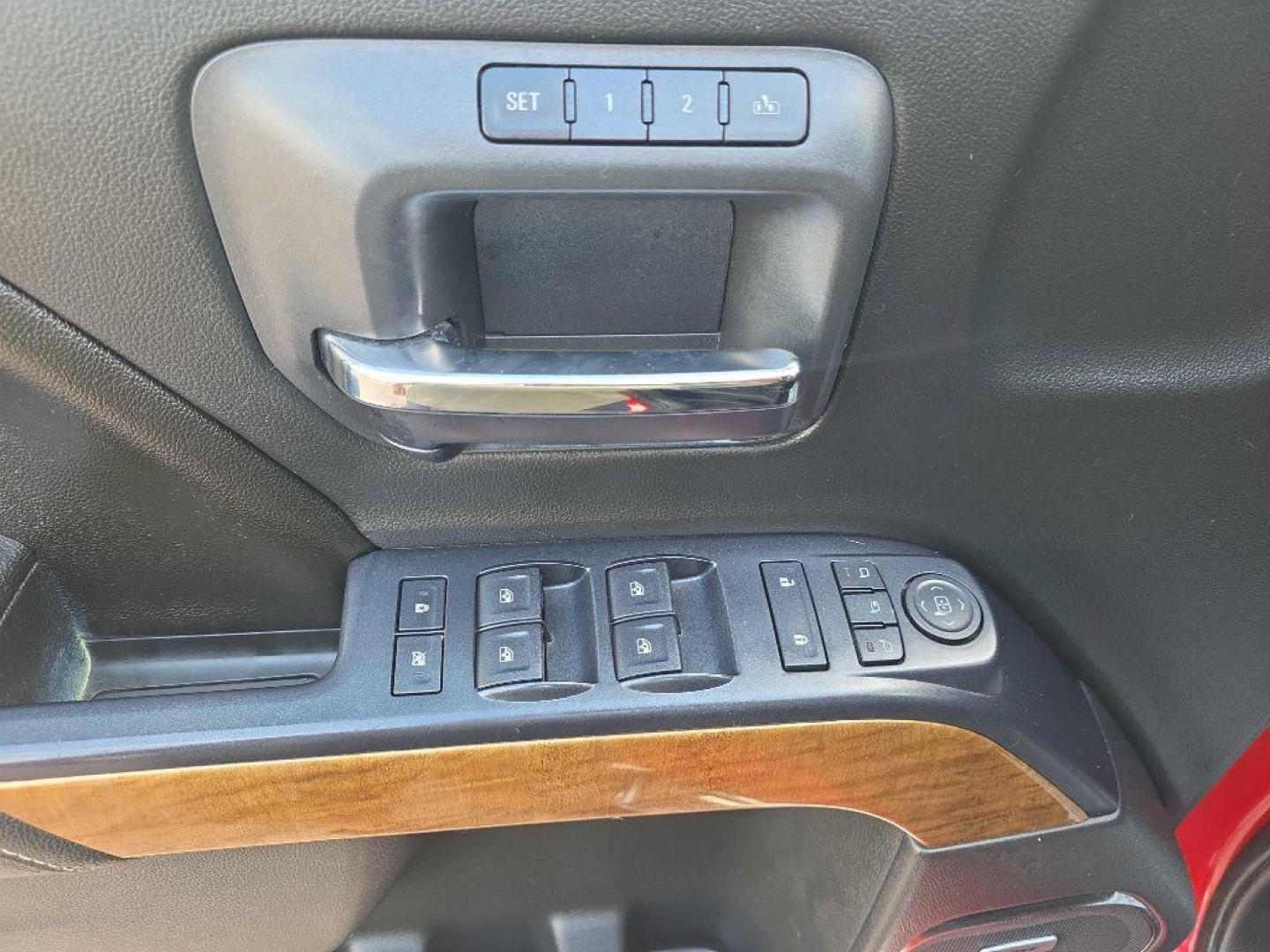 2015 RED CHEVROLET SILVERADO 1500 LTZ (3GCUKSEC3FG) with an 5.3L engine, Automatic transmission, located at 495 Old Highway 20 West, South Sioux City, NE, 68776, (402) 494-2677, 42.458408, -96.443512 - Photo#6