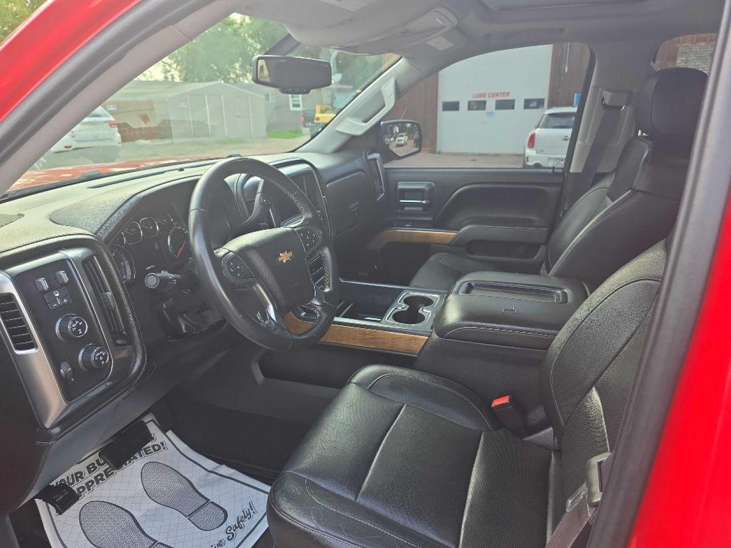 2015 RED CHEVROLET SILVERADO 1500 LTZ (3GCUKSEC3FG) with an 5.3L engine, Automatic transmission, located at 495 Old Highway 20 West, South Sioux City, NE, 68776, (402) 494-2677, 42.458408, -96.443512 - Photo#8