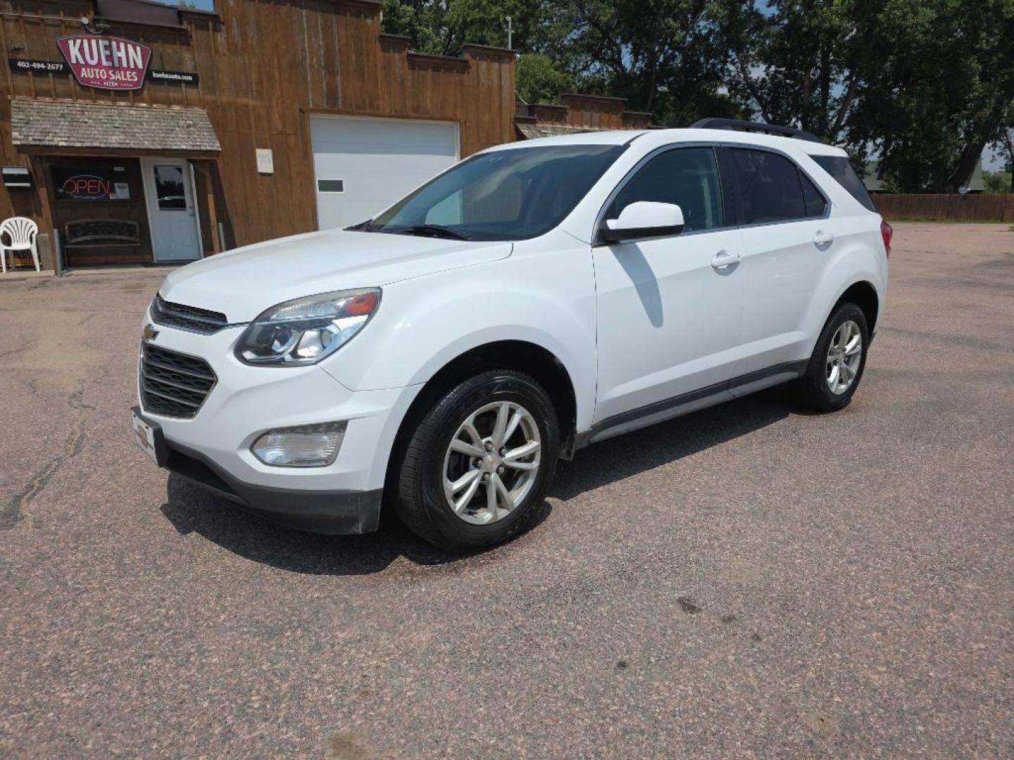 2017 WHITE CHEVROLET EQUINOX LT (2GNFLFEK5H6) with an 2.4L engine, Automatic transmission, located at 495 Old Highway 20 West, South Sioux City, NE, 68776, (402) 494-2677, 42.458408, -96.443512 - Photo#0
