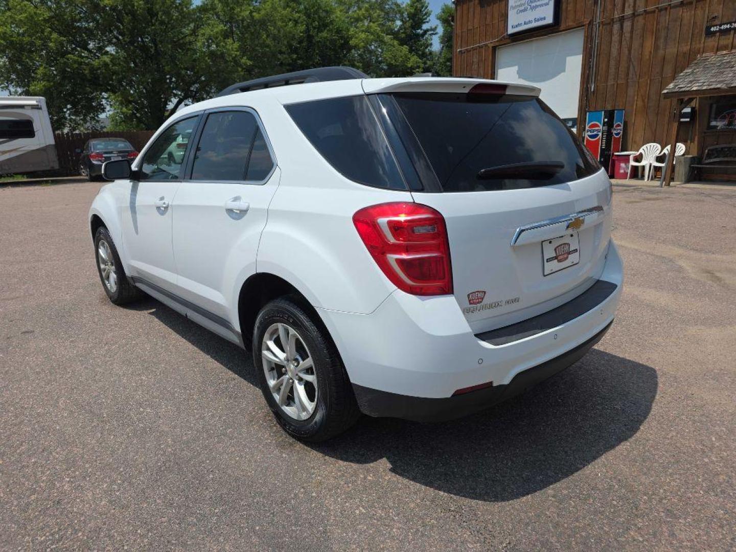 2017 WHITE CHEVROLET EQUINOX LT (2GNFLFEK5H6) with an 2.4L engine, Automatic transmission, located at 495 Old Highway 20 West, South Sioux City, NE, 68776, (402) 494-2677, 42.458408, -96.443512 - Photo#2