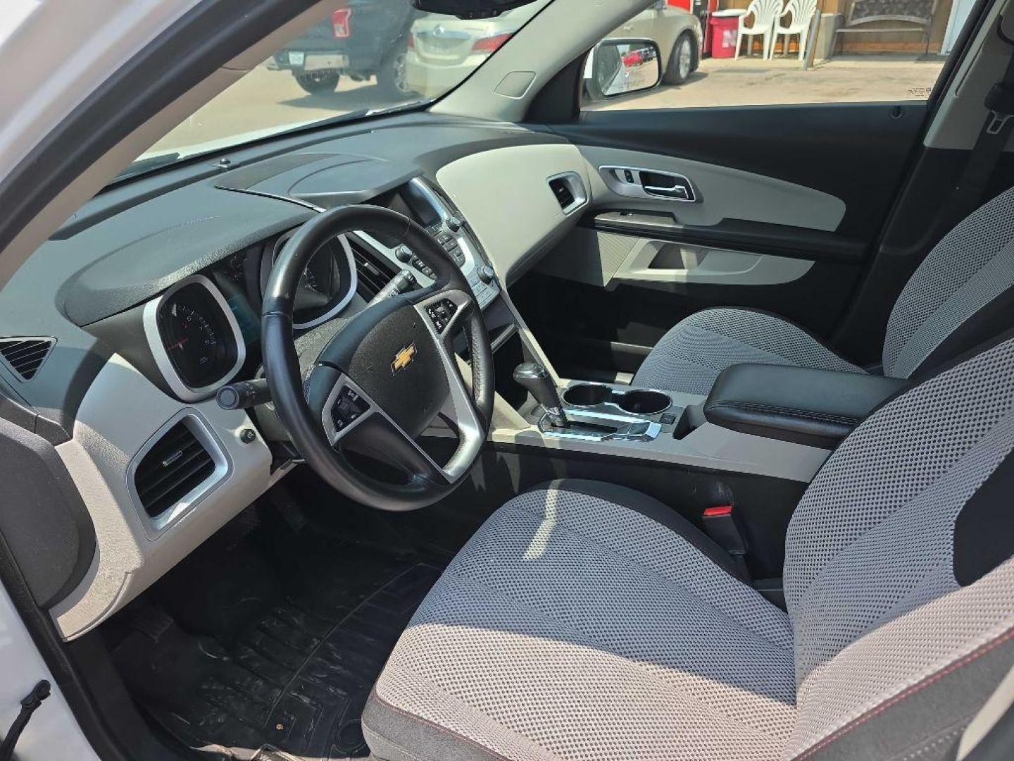 2017 WHITE CHEVROLET EQUINOX LT (2GNFLFEK5H6) with an 2.4L engine, Automatic transmission, located at 495 Old Highway 20 West, South Sioux City, NE, 68776, (402) 494-2677, 42.458408, -96.443512 - Photo#7