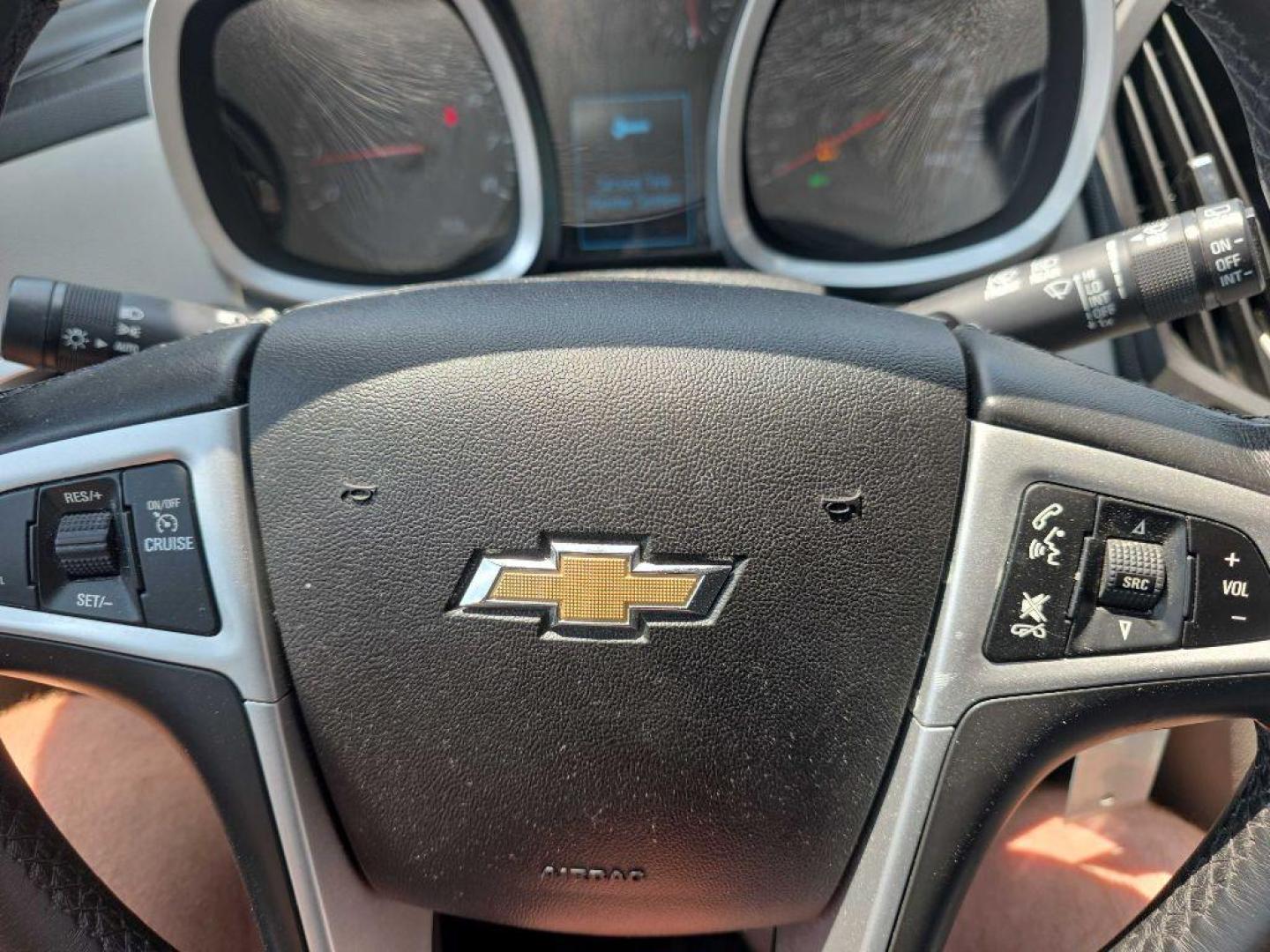 2017 WHITE CHEVROLET EQUINOX LT (2GNFLFEK5H6) with an 2.4L engine, Automatic transmission, located at 495 Old Highway 20 West, South Sioux City, NE, 68776, (402) 494-2677, 42.458408, -96.443512 - Photo#10