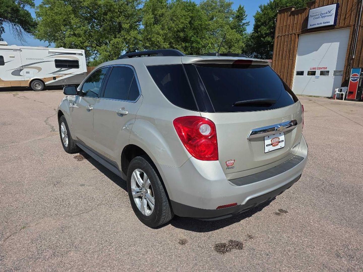 2015 TAN CHEVROLET EQUINOX LT (1GNFLFEK4FZ) with an 2.4L engine, Automatic transmission, located at 495 Old Highway 20 West, South Sioux City, NE, 68776, (402) 494-2677, 42.458408, -96.443512 - Photo#4