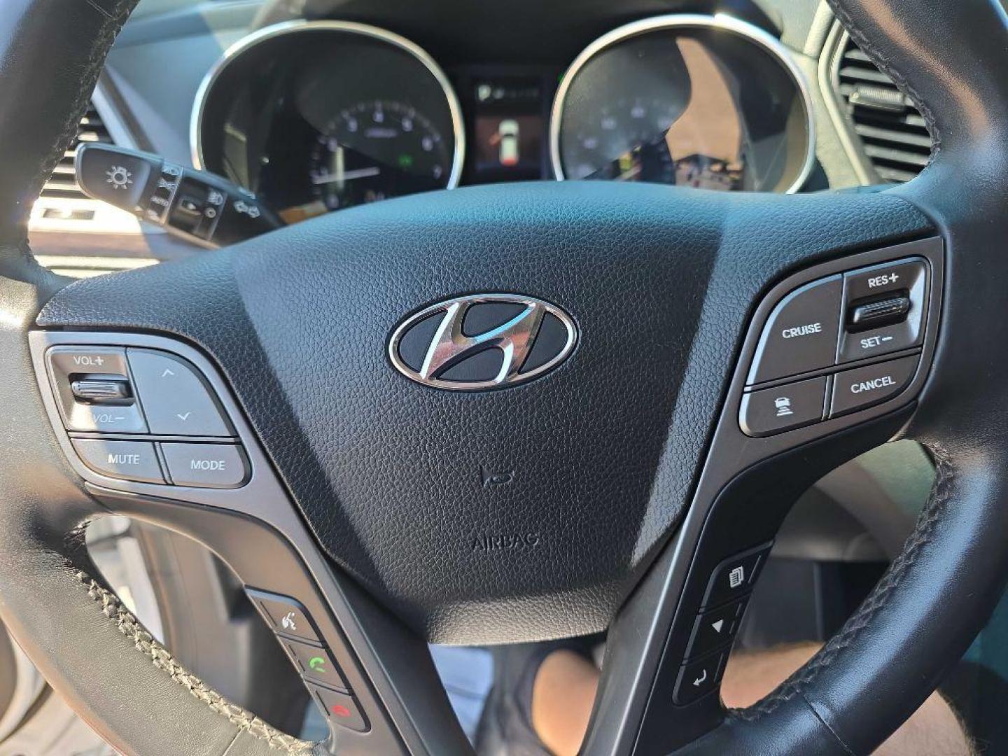 2017 WHITE HYUNDAI SANTA FE SPORT (5XYZW4LA4HG) with an 2.0L engine, Automatic transmission, located at 495 Old Highway 20 West, South Sioux City, NE, 68776, (402) 494-2677, 42.458408, -96.443512 - Photo#8