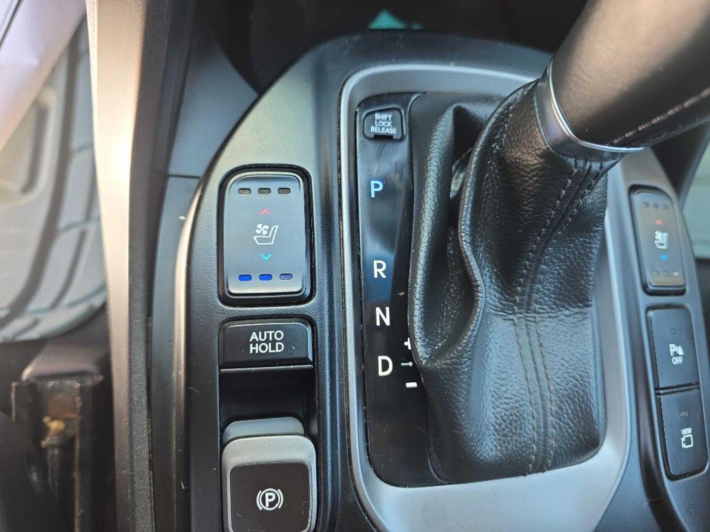 2017 WHITE HYUNDAI SANTA FE SPORT (5XYZW4LA4HG) with an 2.0L engine, Automatic transmission, located at 495 Old Highway 20 West, South Sioux City, NE, 68776, (402) 494-2677, 42.458408, -96.443512 - Photo#14