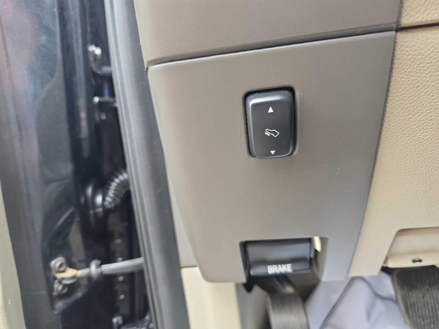 2012 BLACK FORD EXPEDITION XLT (1FMJU1J50CE) with an 5.4L engine, Automatic transmission, located at 495 Old Highway 20 West, South Sioux City, NE, 68776, (402) 494-2677, 42.458408, -96.443512 - Photo#11