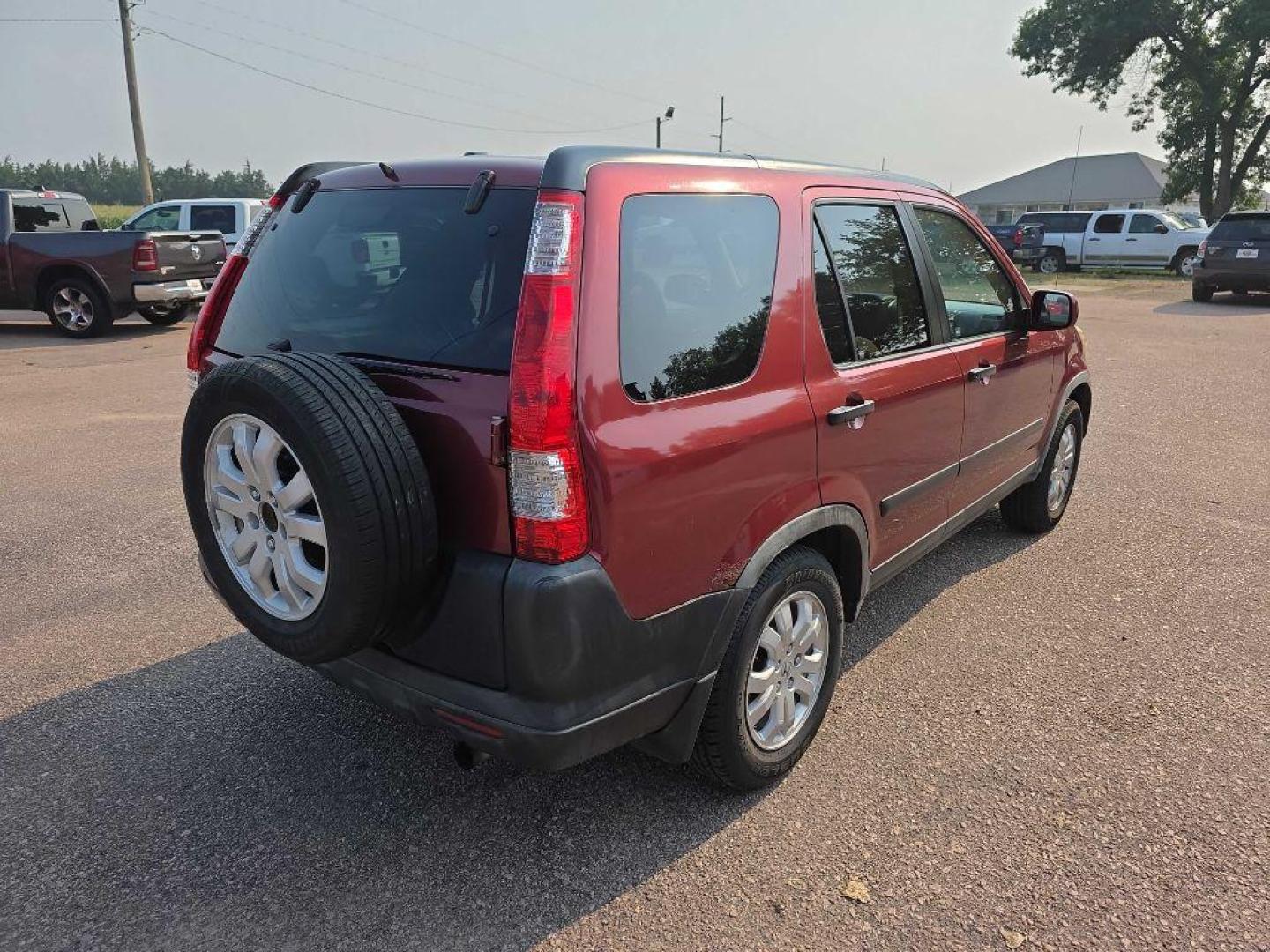 2006 RED HONDA CR-V EX (JHLRD78886C) with an 2.4L engine, Automatic transmission, located at 495 Old Highway 20 West, South Sioux City, NE, 68776, (402) 494-2677, 42.458408, -96.443512 - Photo#3