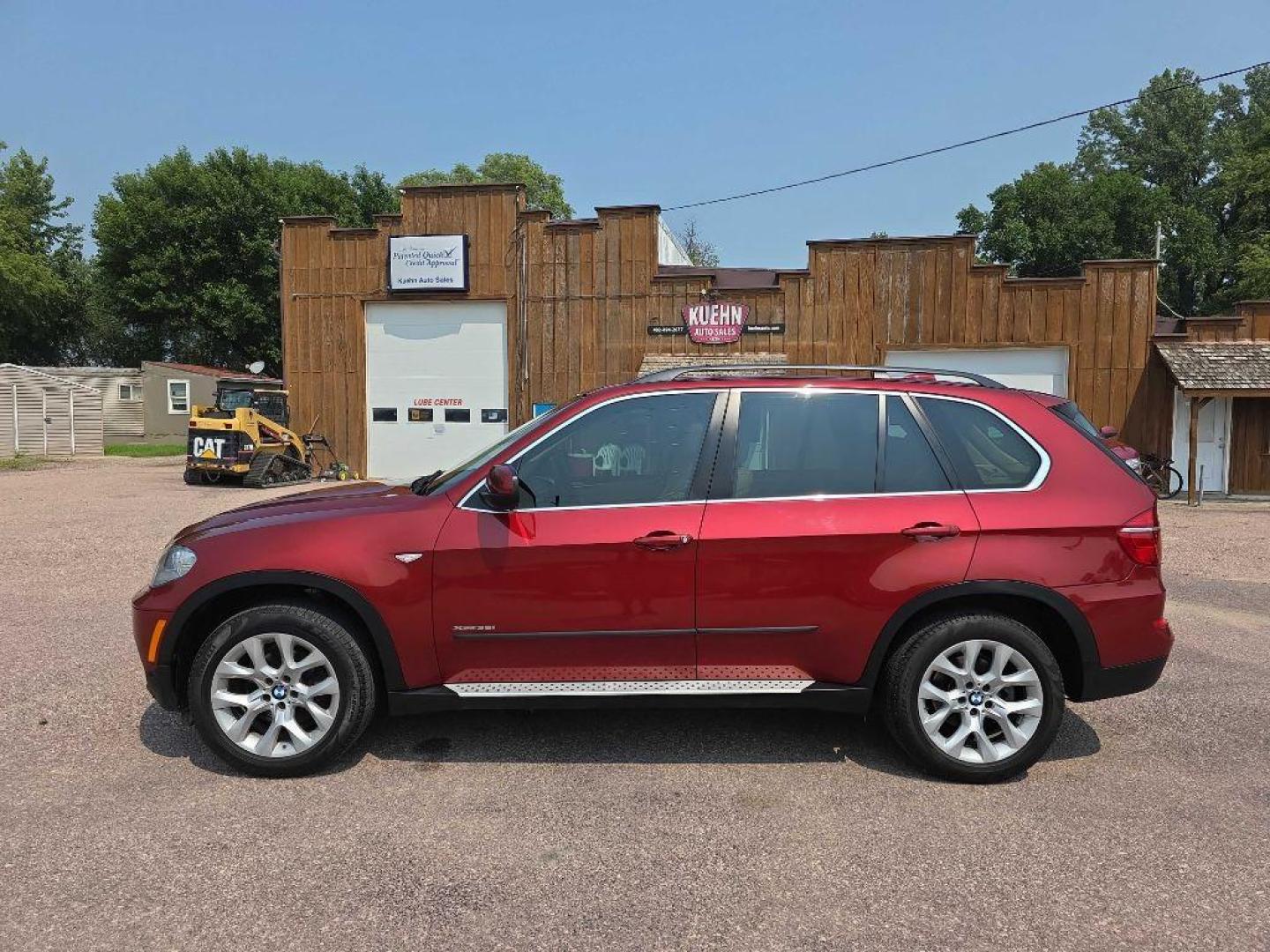 2013 MAROON BMW X5 XDRIVE35I (5UXZV4C5XD0) with an 3.0L engine, Automatic transmission, located at 495 Old Highway 20 West, South Sioux City, NE, 68776, (402) 494-2677, 42.458408, -96.443512 - Photo#1