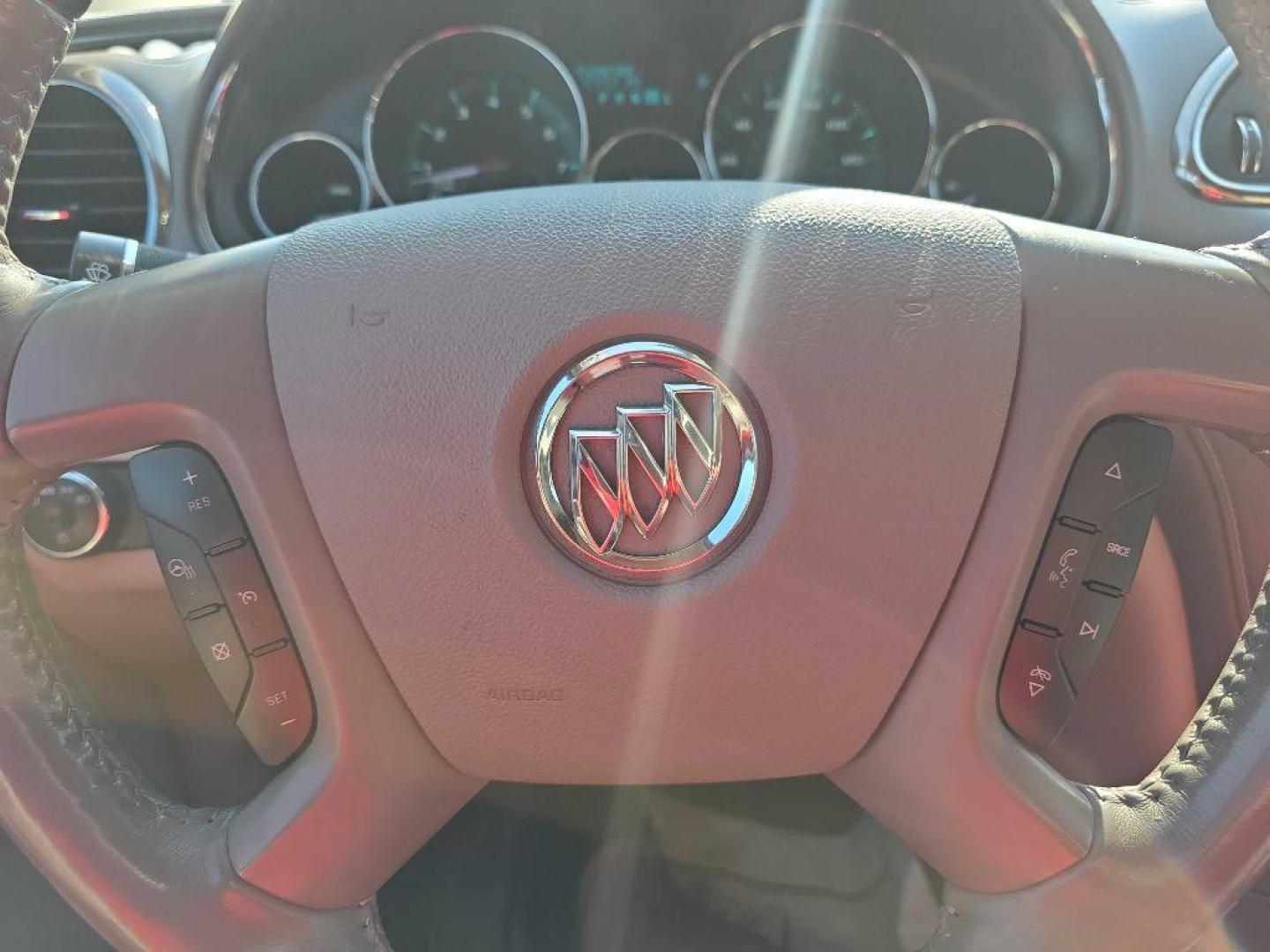 2016 GRAY BUICK ENCLAVE (5GAKVBKD7GJ) with an 3.6L engine, Automatic transmission, located at 495 Old Highway 20 West, South Sioux City, NE, 68776, (402) 494-2677, 42.458408, -96.443512 - Photo#18