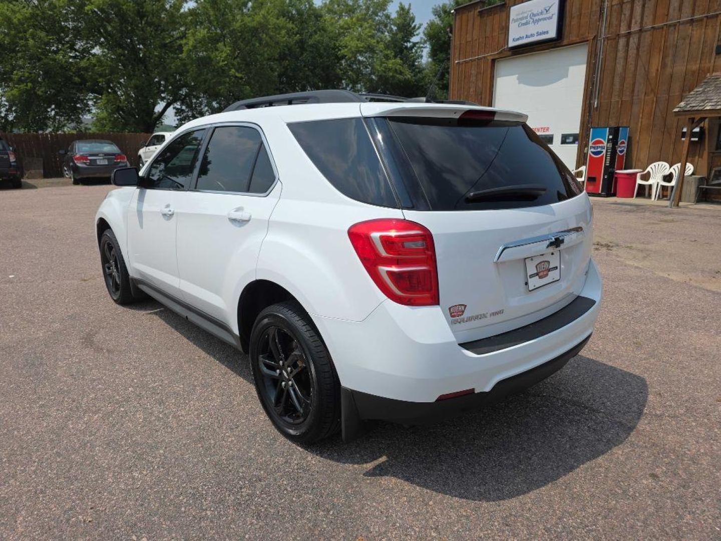 2017 WHITE CHEVROLET EQUINOX LT (2GNFLFEK1H6) with an 2.4L engine, Automatic transmission, located at 495 Old Highway 20 West, South Sioux City, NE, 68776, (402) 494-2677, 42.458408, -96.443512 - Photo#2