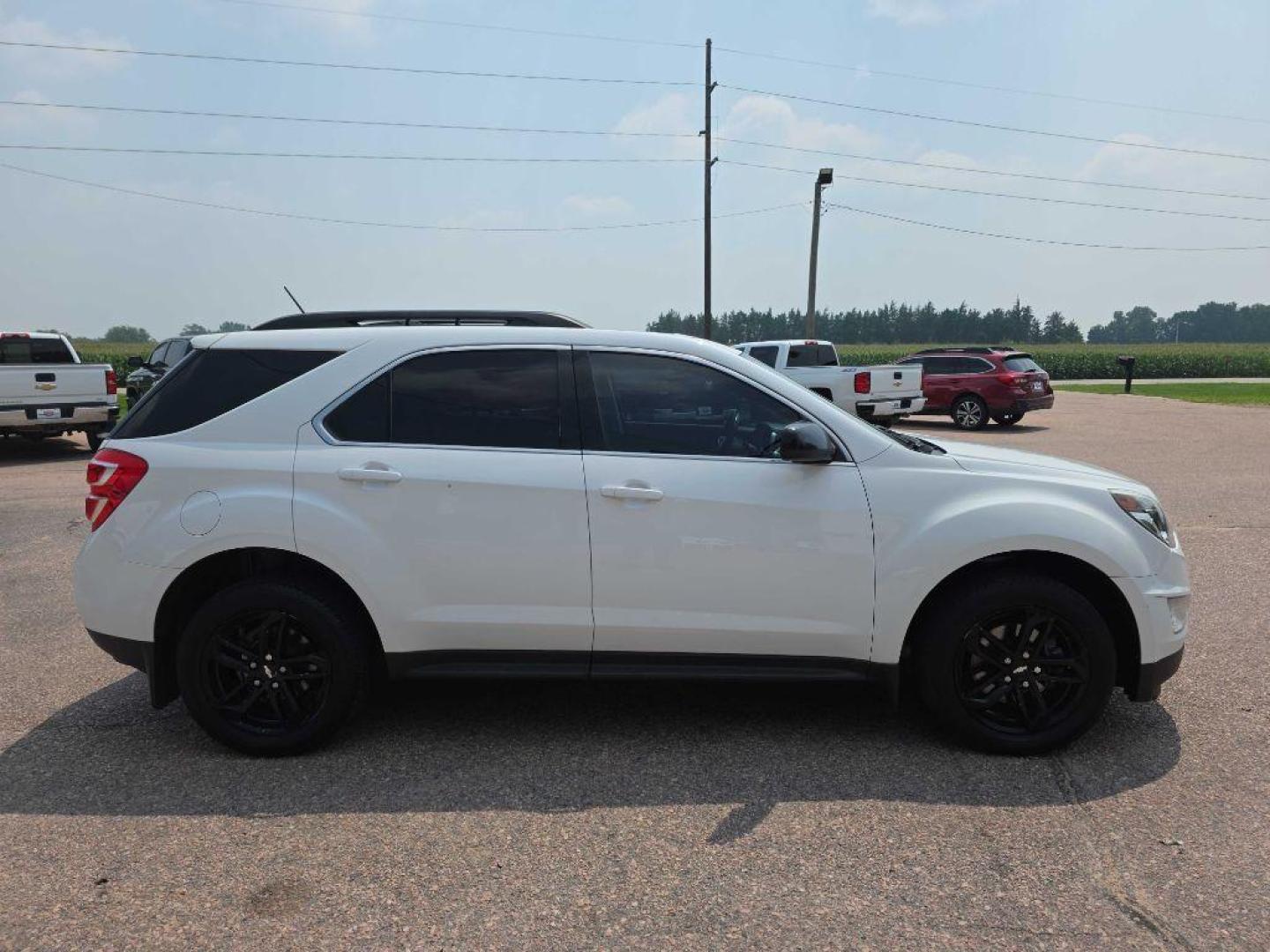 2017 WHITE CHEVROLET EQUINOX LT (2GNFLFEK1H6) with an 2.4L engine, Automatic transmission, located at 495 Old Highway 20 West, South Sioux City, NE, 68776, (402) 494-2677, 42.458408, -96.443512 - Photo#4