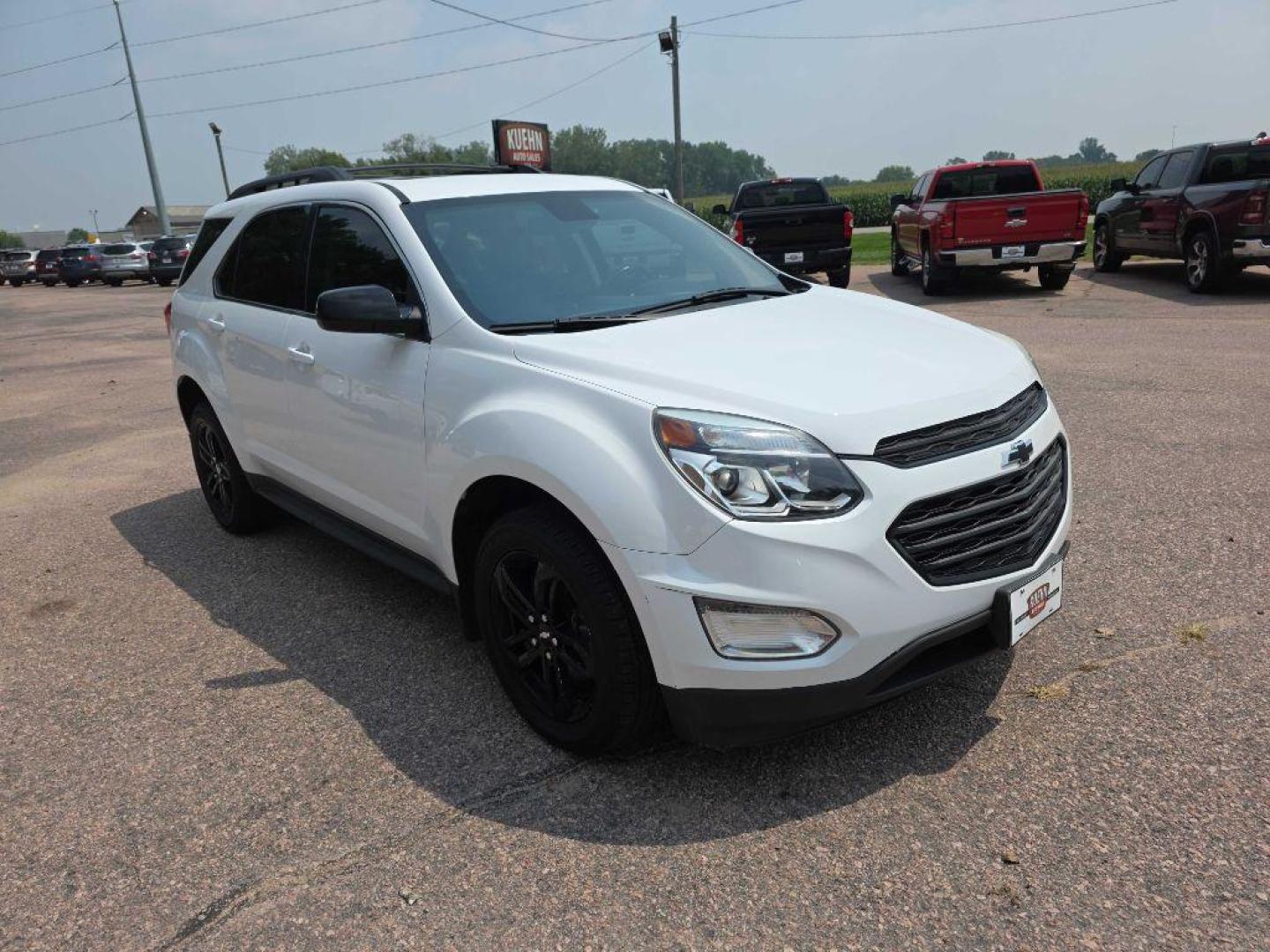 2017 WHITE CHEVROLET EQUINOX LT (2GNFLFEK1H6) with an 2.4L engine, Automatic transmission, located at 495 Old Highway 20 West, South Sioux City, NE, 68776, (402) 494-2677, 42.458408, -96.443512 - Photo#5