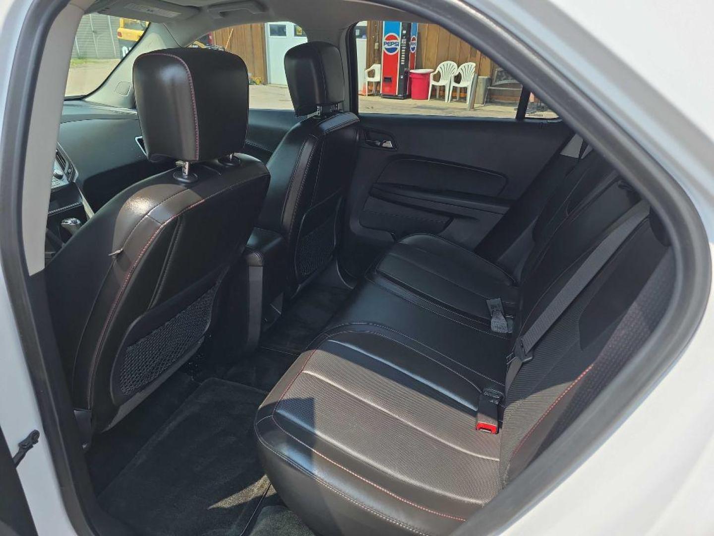 2017 WHITE CHEVROLET EQUINOX LT (2GNFLFEK1H6) with an 2.4L engine, Automatic transmission, located at 495 Old Highway 20 West, South Sioux City, NE, 68776, (402) 494-2677, 42.458408, -96.443512 - Photo#6